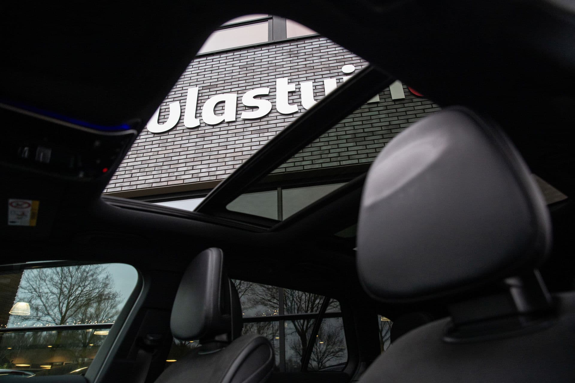 Mercedes-Benz C-Klasse Estate 200 Launch Edition AMG Line , Panoramadak, Sfeerverlichting, Burmester, 3D-camera, thumbnail 4