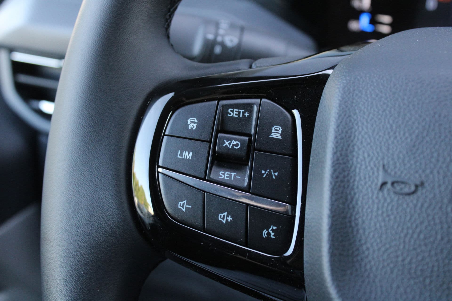 Ford Transit Custom 320 2.0 TDCI L2H1 Limited 170pk - 1+1 Stoelopstelling - 2x Schuifdeur - Adaptive Cruise - Verwarmd stuur - Blind spot - Navigatie - Camera - Draadloos laden - Rijklaar thumbnail 15