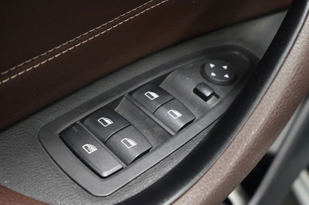 BMW X1 sDrive20i High Executive thumbnail 9