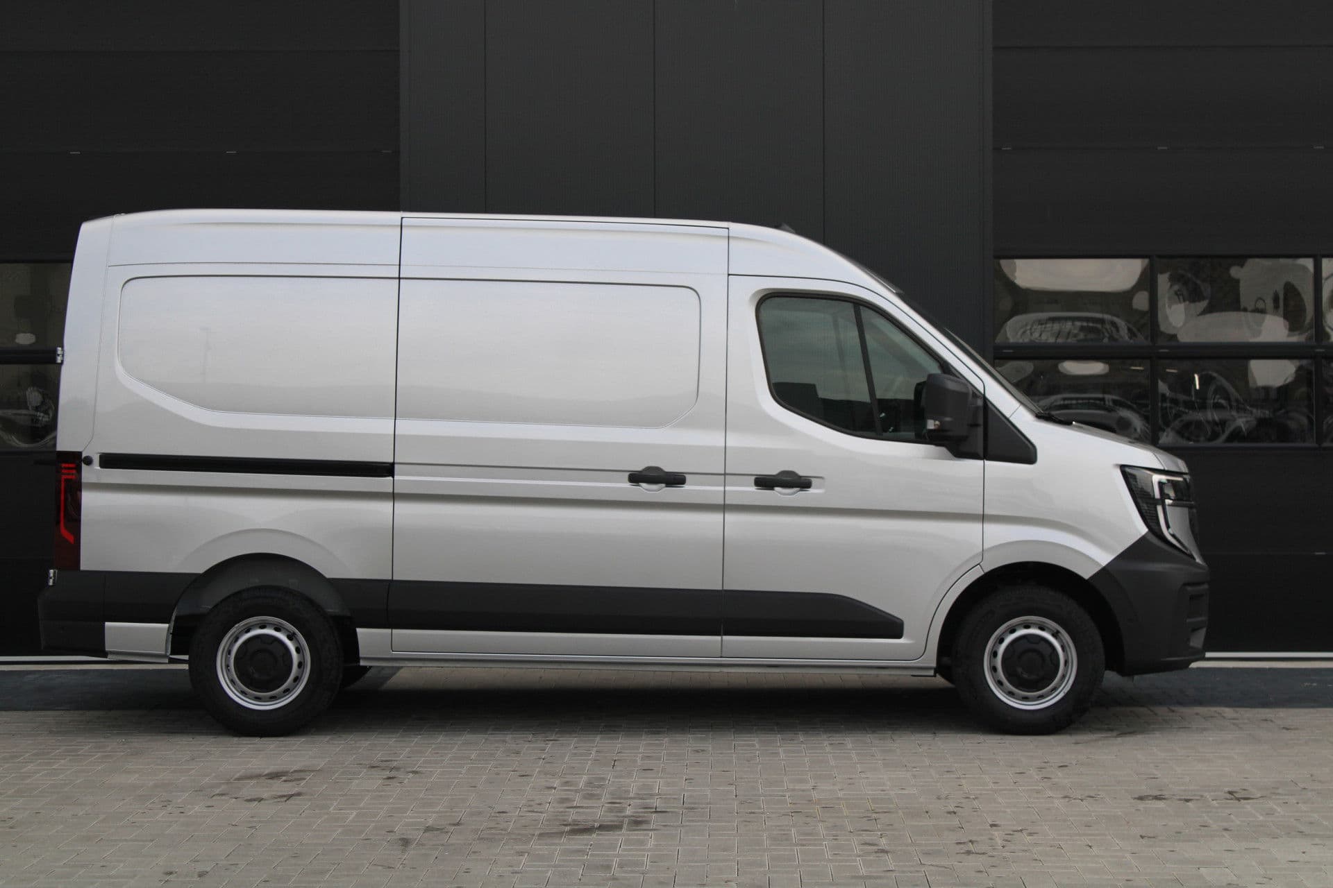 Renault Master T35 2.0 dCi 170pk L2H2 Extra - Navigatie - Camera - 270 gr deuren - Parkeersensoren - Draadloos laden - Rijklaar thumbnail 4