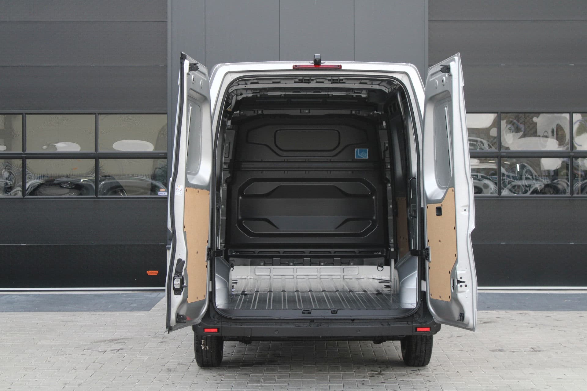 Renault Master T35 2.0 dCi 170pk L2H2 Extra - Navigatie - Camera - 270 gr deuren - Parkeersensoren - Draadloos laden - Rijklaar thumbnail 9