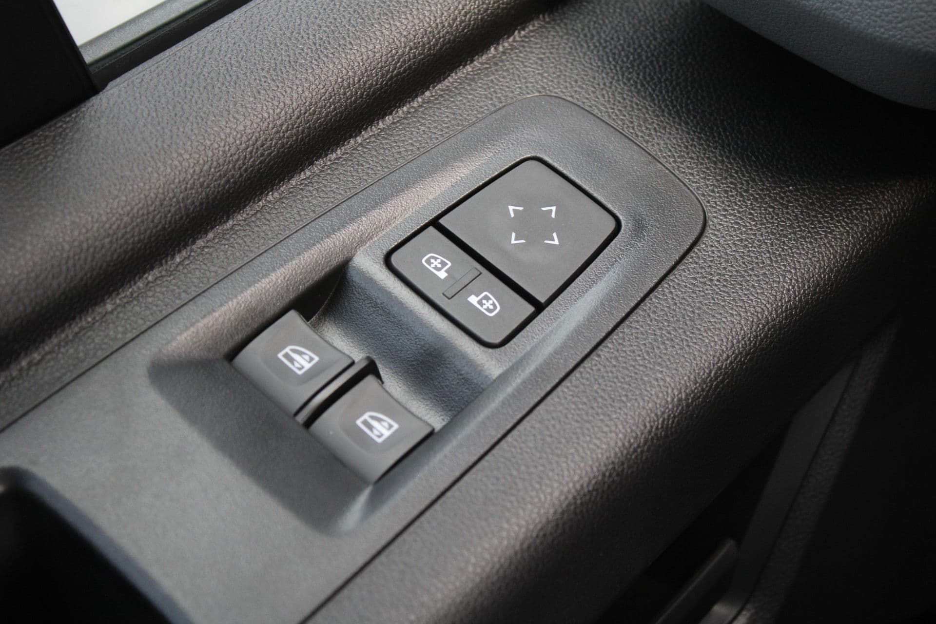 Renault Master T35 2.0 dCi 170pk L2H2 Extra - Navigatie - Camera - 270 gr deuren - Parkeersensoren - Draadloos laden - Rijklaar thumbnail 16