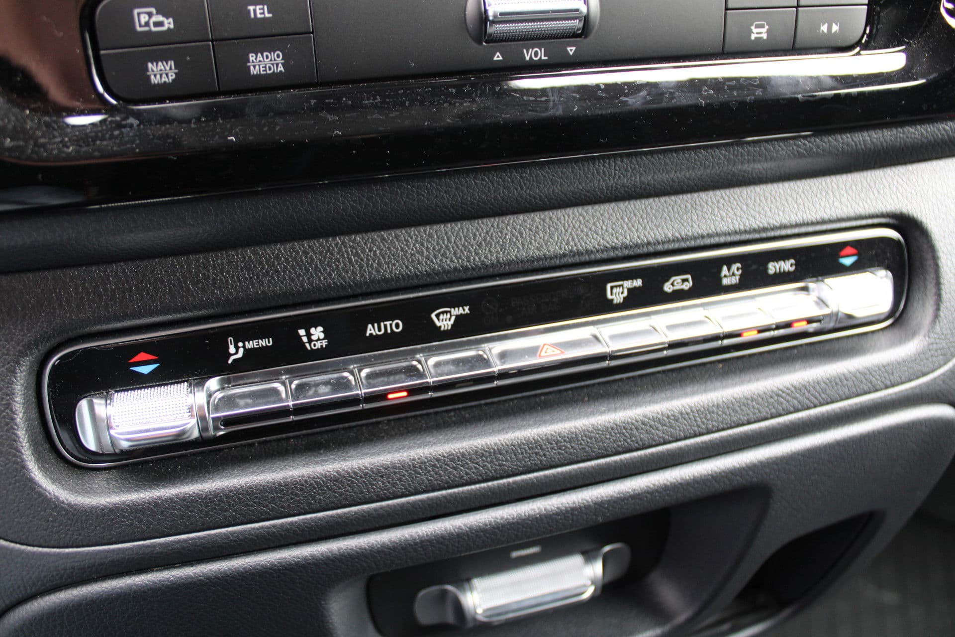 Mercedes-Benz Vito 114CDI L2 Pro - Distronic - 360 camera - Multibeam LED - Stoel&Stuurverwarming - Trekhaak 2500kg - Navigatie - Rijklaar thumbnail 25