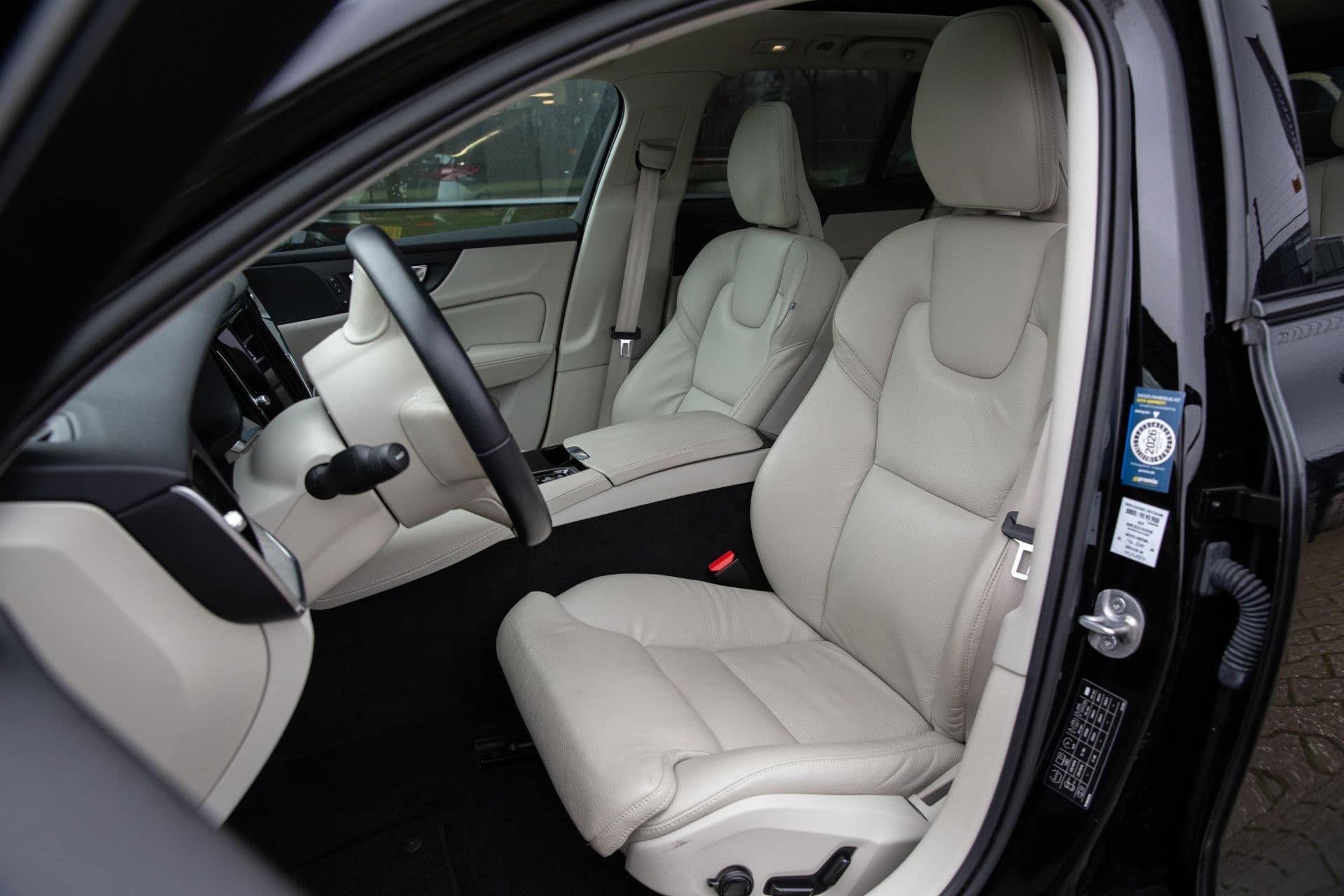 Volvo V60 2.0 T6 Plug-in hybrid AWD Plus Bright , Panoramadak, Adap. cruise, Stoel/stuurverwarming, thumbnail 4