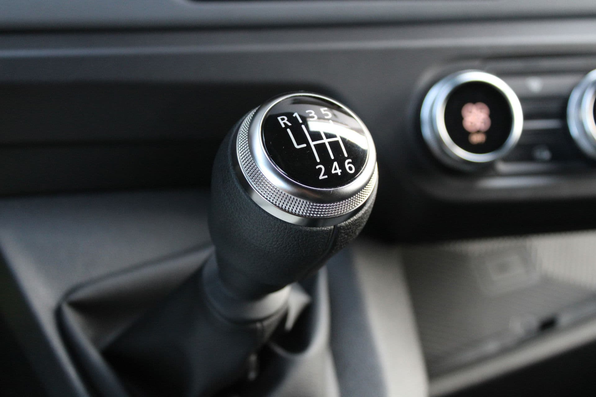 Renault Master T35 2.0 dCi 170pk L2H2 Extra - 2x Schuifdeur - Navigatie - Blind Spot - Camera - Stoelverwarming - Verwarmde voorruit - Rijklaar thumbnail 25