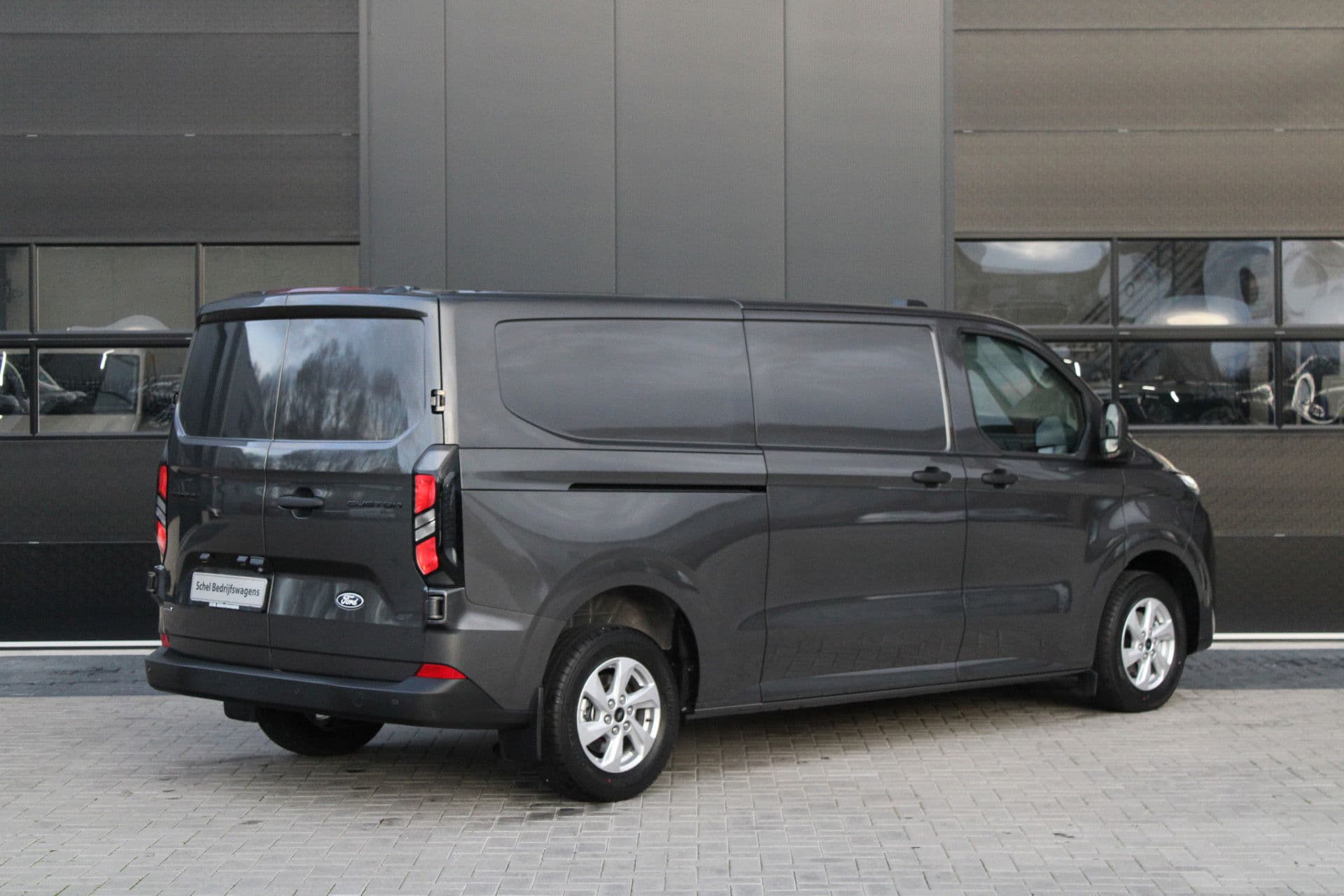 Ford Transit Custom 320 2.5 PHEV L2H1 Trend 232pk - 5 jaar GARANTIE - 2x Schuifdeur - Adaptive Cruise - Blind Spot - Navigatie - Camera - Verwarmd Stuur - Rijklaar thumbnail 6