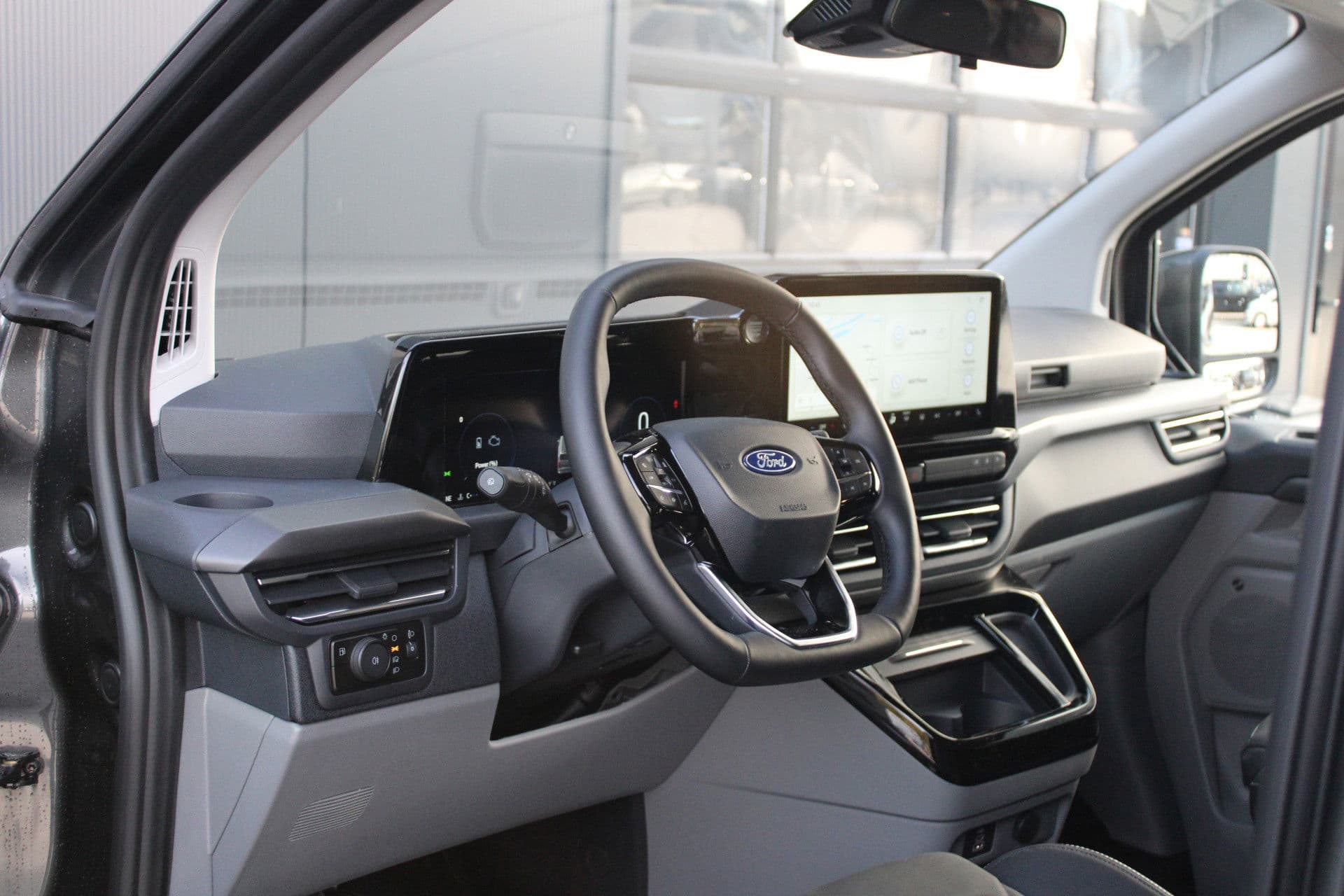 Ford Tourneo Custom 340 2.5 PHEV L2H1 Titanium X 232pk - ACC - Pano - B&O - Elek. schuifdeuren - 360 camera - Elek-Trekhaak - Prijs excl. BTW - Rijklaar thumbnail 3