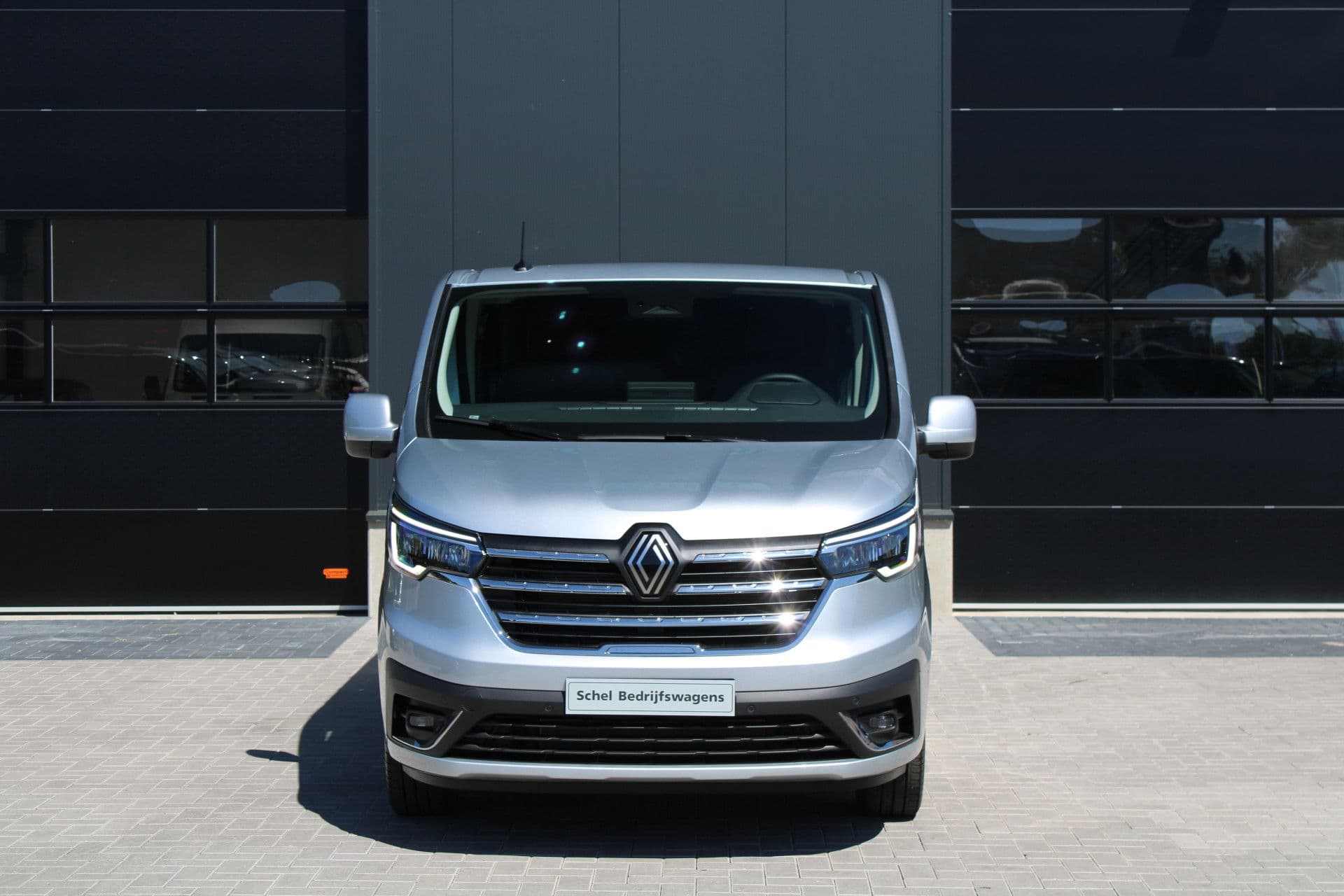 Renault Trafic 2.0 Blue dCi 170pk T29 L2H1 Extra DC - 2x Schuifdeur - Carplay - LED - Blind Spot - Navigatie - Camera - Trekhaak - Stoelverwarming - Rijklaar thumbnail 3