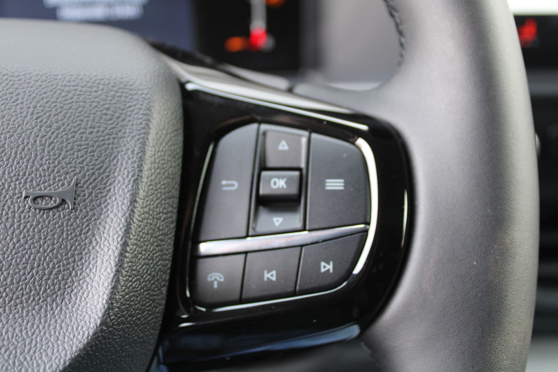 Ford Transit Custom 320 2.0 TDCI L2H1 Trend DC 136pk - Raptor Grill - Styling Pack - LM velgen - Betimmering - Camera - Trekhaak - LED koplampen - Rijklaar thumbnail 21