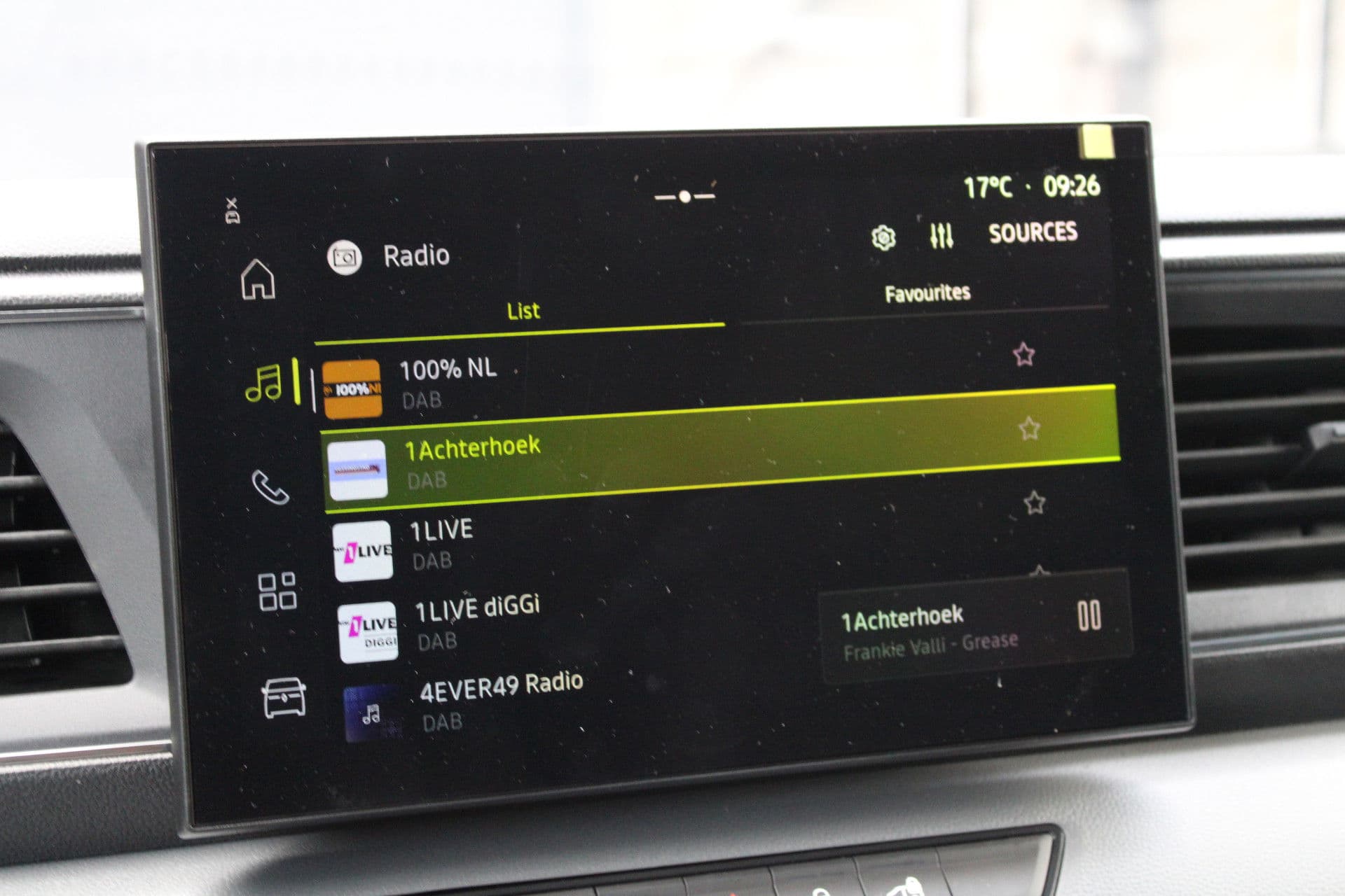 Renault Master T35 2.0 dCi 170pk L2H2 Extra - Navigatie - Camera - 270 gr deuren - Parkeersensoren - Draadloos laden - Rijklaar thumbnail 24