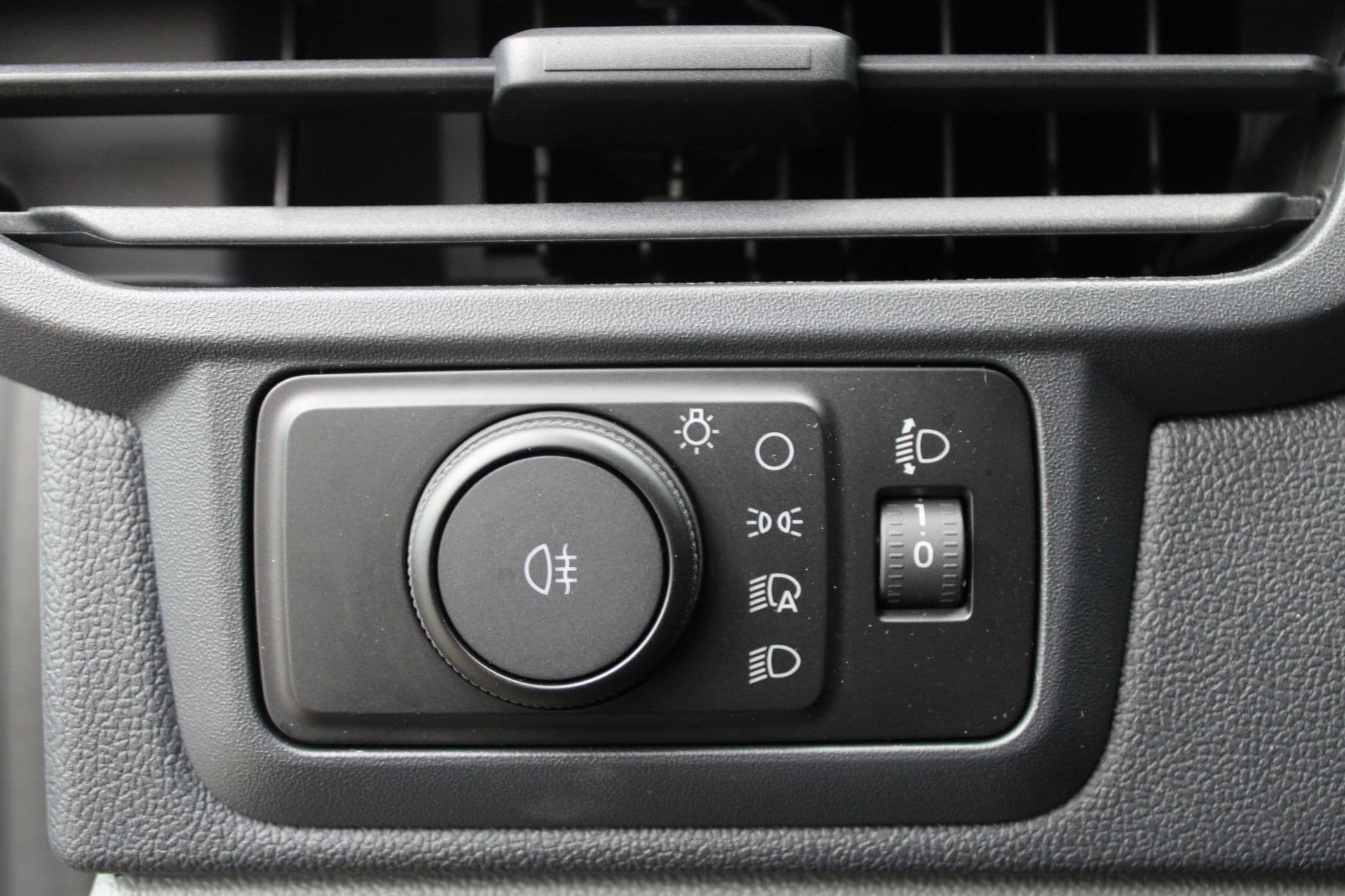 Ford Transit Custom 320 2.0 TDCI L2H1 Trend 136pk - 2x Schuifdeur - LED koplampen - Carplay - Android - Camera - Stoelverwarming - 70l tank - Rijklaar thumbnail 15