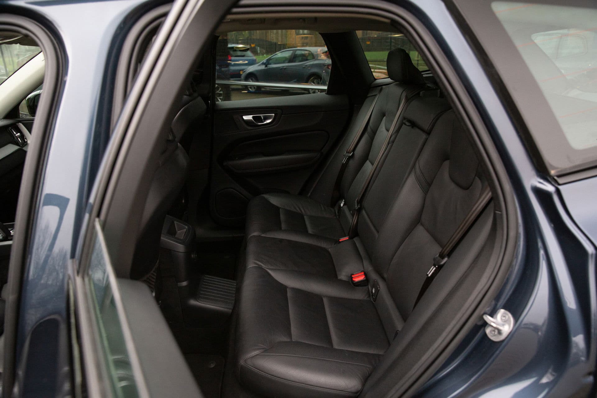 Volvo XC60 2.0 T6 Plug-in hybrid AWD Plus Dark , Panoramadak, Memory, Leer thumbnail 10