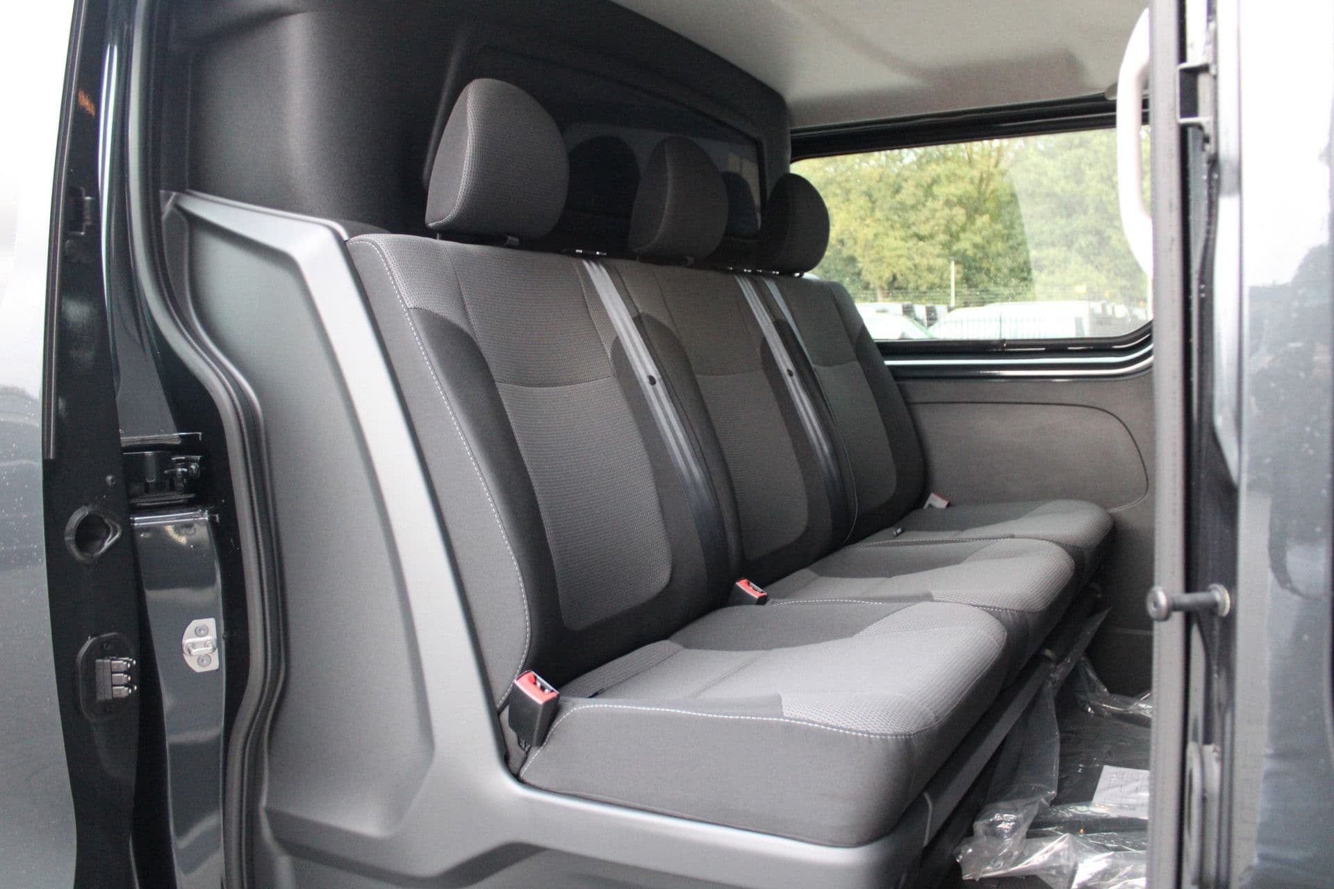 Renault Trafic 2.0 Blue dCi 130pk T29 L2H1 Advance Dubbele Cabine - Carplay - Android - 2x Schuifdeur - Passagiersstoel - Camera - LED - Rijklaar thumbnail 36