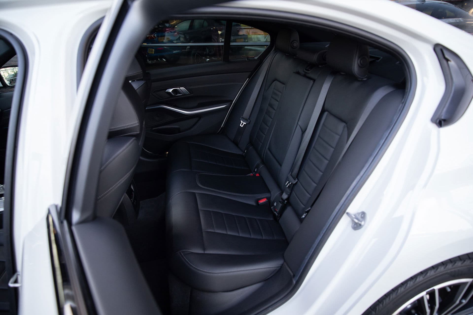 BMW 3-serie 320e Business Edition Plus , Panoramadak, Leer, Carplay, thumbnail 11