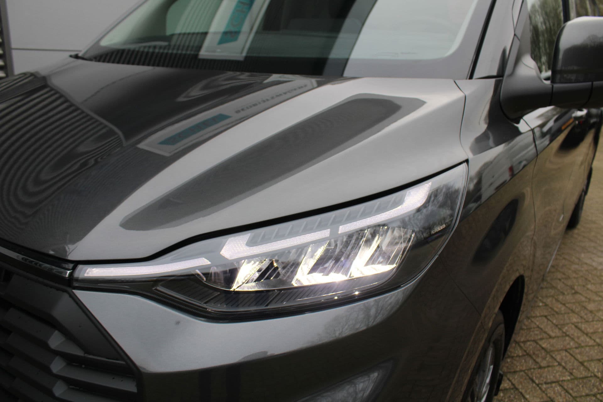 Ford Transit Custom 320 2.0 TDCI L2H1 Limited 170pk - 1+1 Stoelopstelling - 2x Schuifdeur - Adaptive Cruise - Verwarmd stuur - Blind spot - Navigatie - Camera - Draadloos laden - Rijklaar thumbnail 24