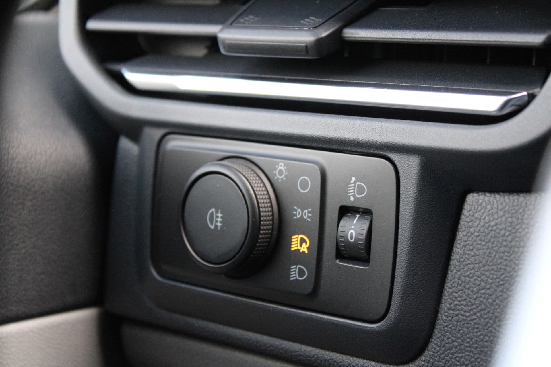 Ford Transit Custom 320 2.0 TDCI L2H1 Limited 150pk - Adaptive Cruise - Verwarmd stuur - Blind spot - Navigatie - Camera - Draadloos laden - Rijklaar thumbnail 25