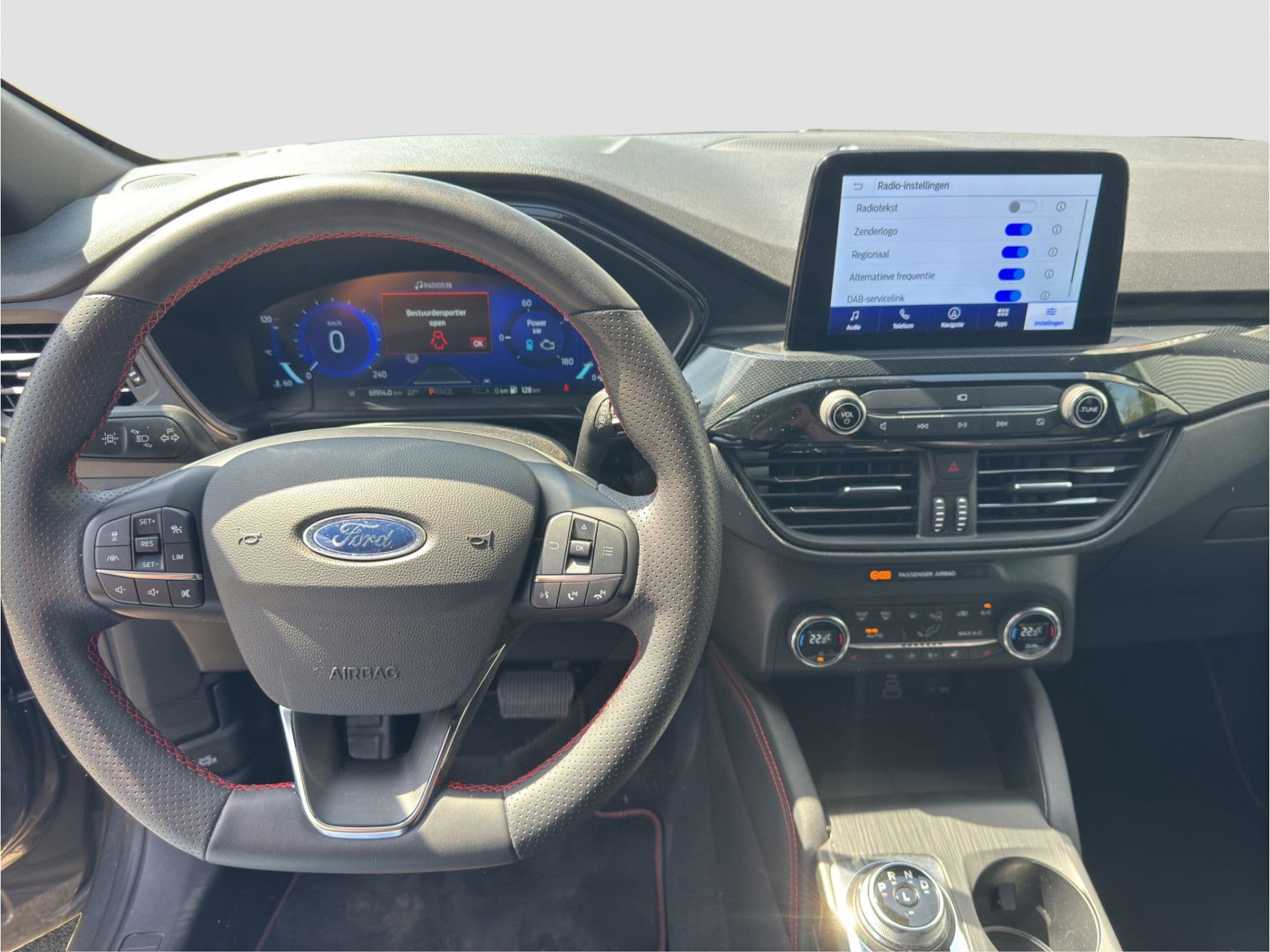 Ford Kuga 2.5 PHEV ST-Line X | Leder | 19" | Drive Ass. Pack | Winter pack thumbnail 16