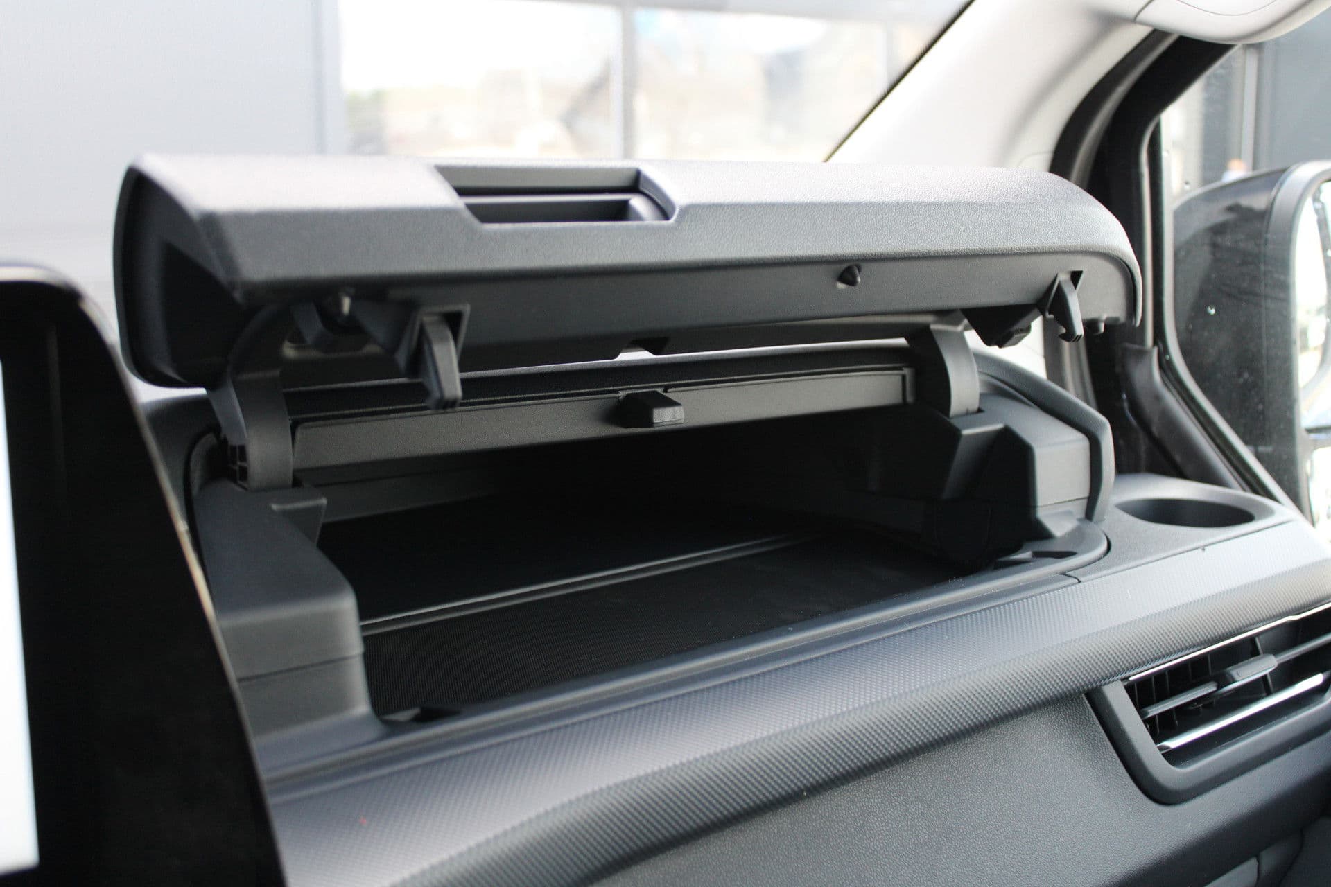 Ford Transit Custom 320 2.0 TDCI L2H1 Limited 150pk - Adaptive Cruise - Verwarmd stuur - Blind spot - Navigatie - Camera - Draadloos laden - Rijklaar thumbnail 33