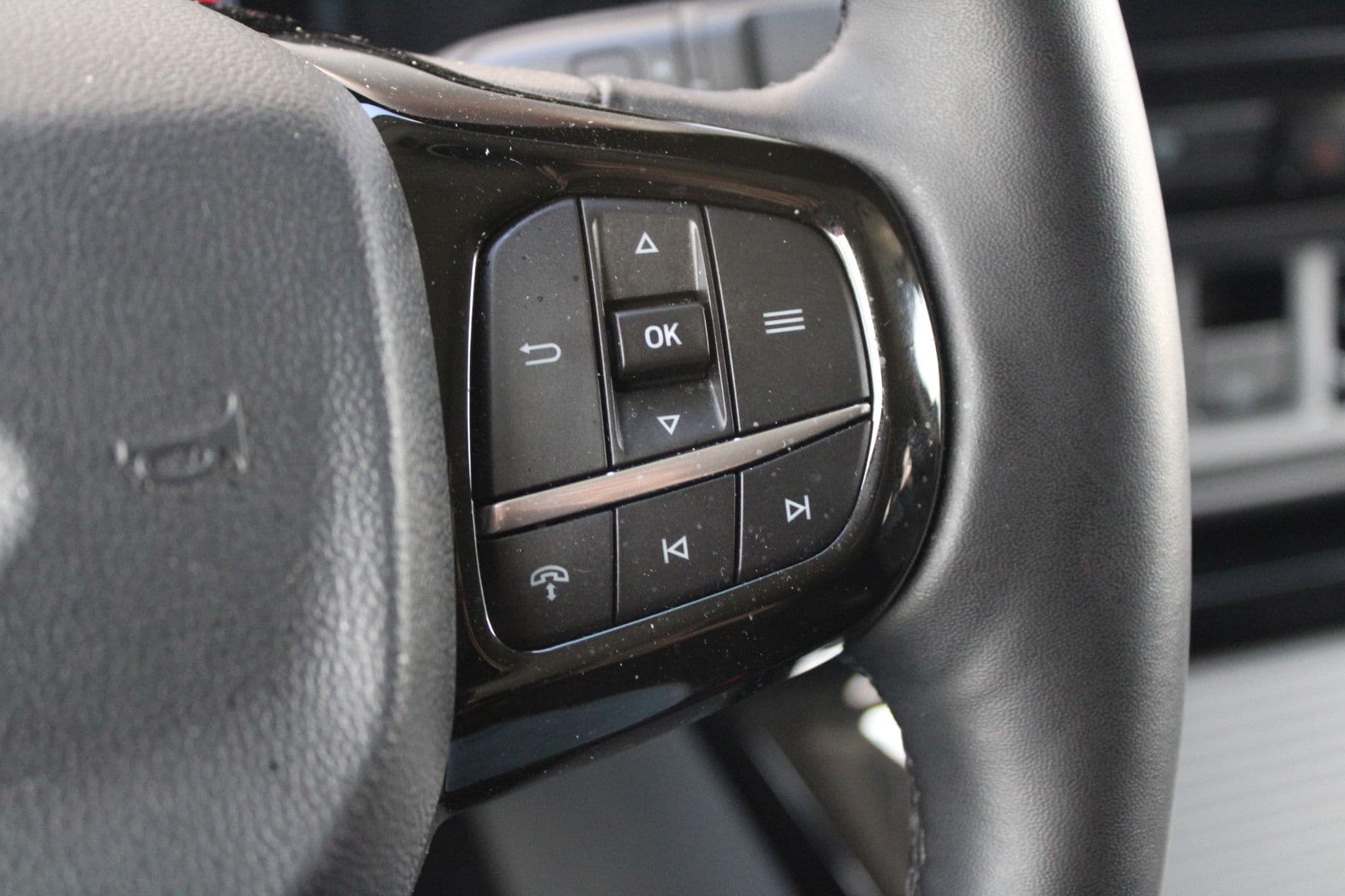 Ford Tourneo Custom 320 2.0 TDCI L2H1 Titanium X DC 170pk - Adaptive Cruise - LED - Blind Spot - Leder - Navigatie - 360 Camera - Trekhaak - Rijklaar thumbnail 27