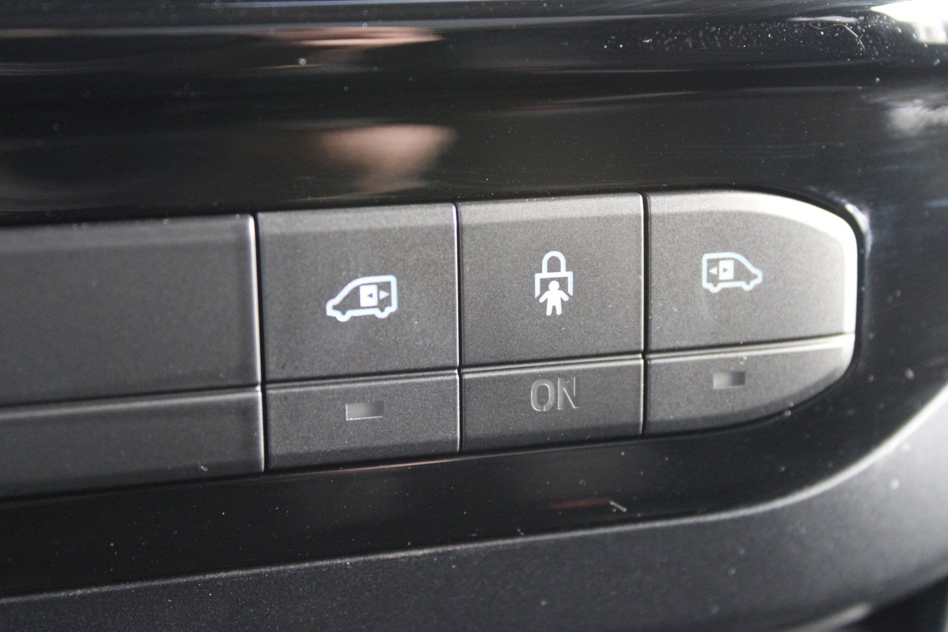 Ford Tourneo Custom 340 2.5 PHEV L2H1 Titanium X 232pk - ACC - Pano - B&O - Elek. schuifdeuren - 360 camera - Elek-Trekhaak - Prijs excl. BTW - Rijklaar thumbnail 37