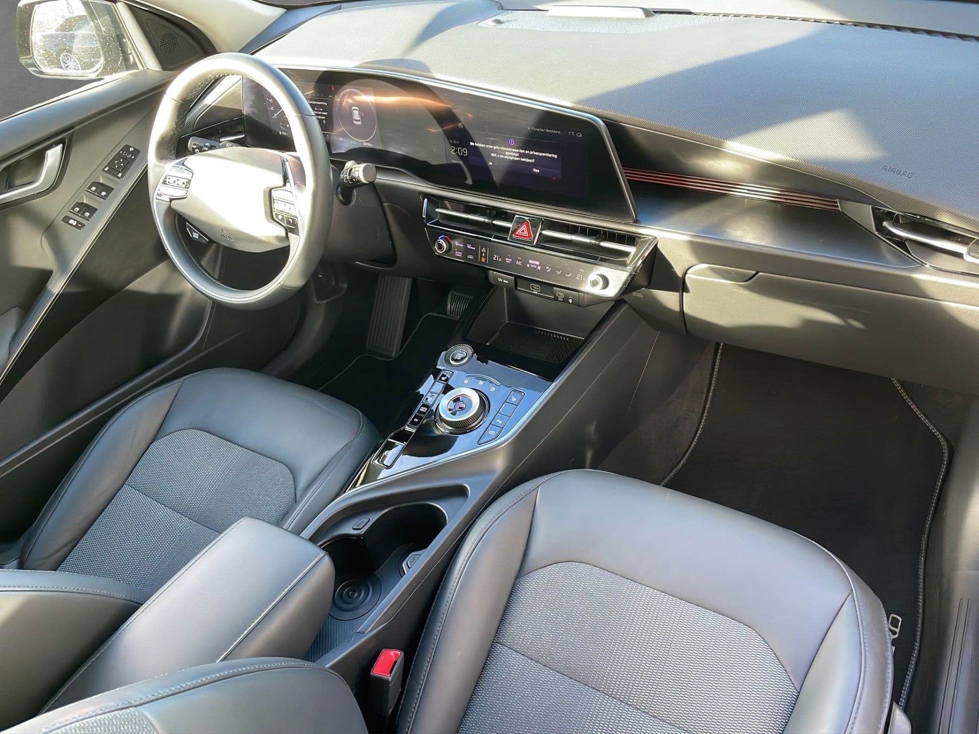 Kia Niro 1.6 GDi PHEV Dyn+PlusLine | Ad.cruise | Halfleder | Stoel-Stuurverw. | El.stoel thumbnail 2