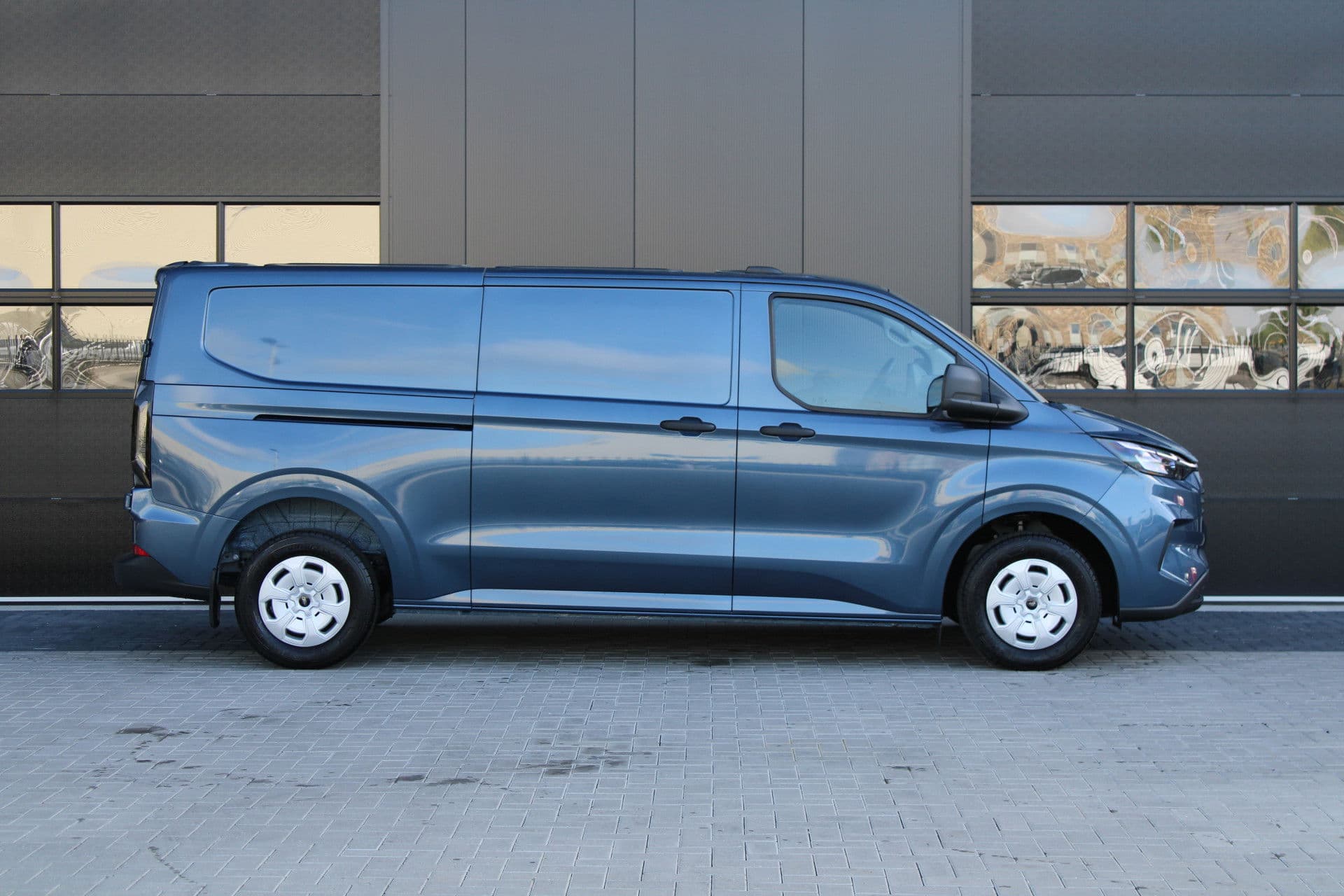 Ford Transit Custom 320 2.0 TDCI L2H1 Trend 136pk - 2x Schuifdeur - Carplay - Android - Camera - Trekhaak - Stoelverwarming -70l tank - Rijklaar thumbnail 5