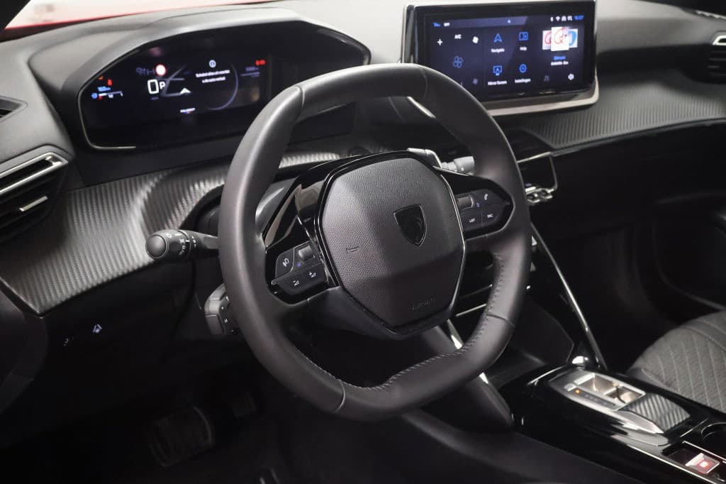 Peugeot 2008 1.2 Hybride 145 Allure | 360 Camera | Luxe thumbnail 8