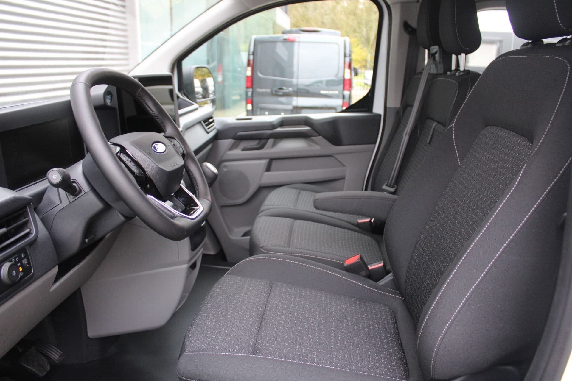 Ford Transit Custom 320 2.0 TDCI L2H1 Trend DC 136pk - Raptor Grill - Styling Pack - LM velgen - Betimmering - Camera - Trekhaak - LED koplampen - Rijklaar thumbnail 13