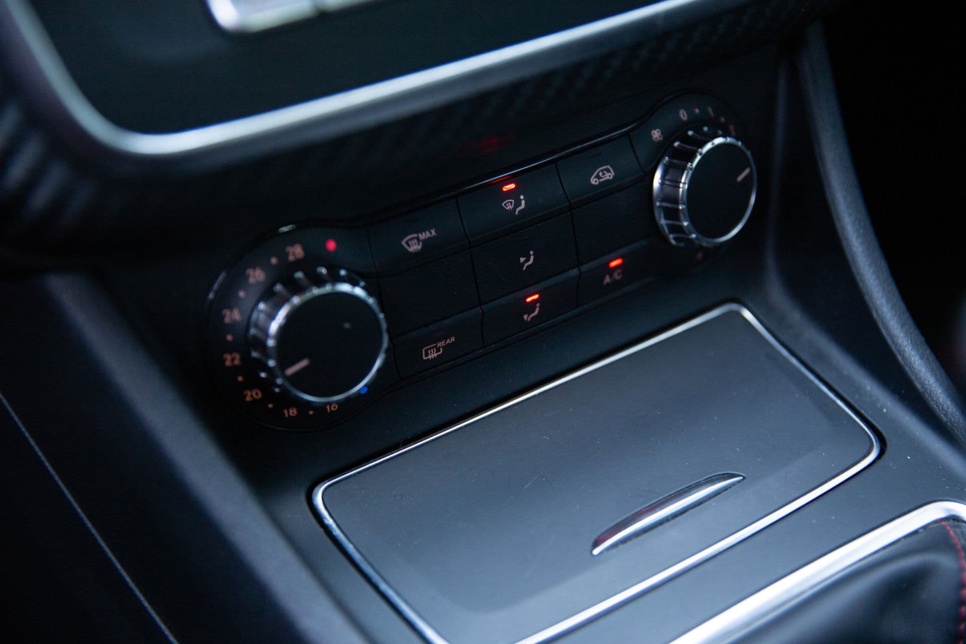 Mercedes-Benz A-Klasse 180 Business Solution AMG Upgrade Edition , Stoelverwarming, Camera, Led, NAP thumbnail 16