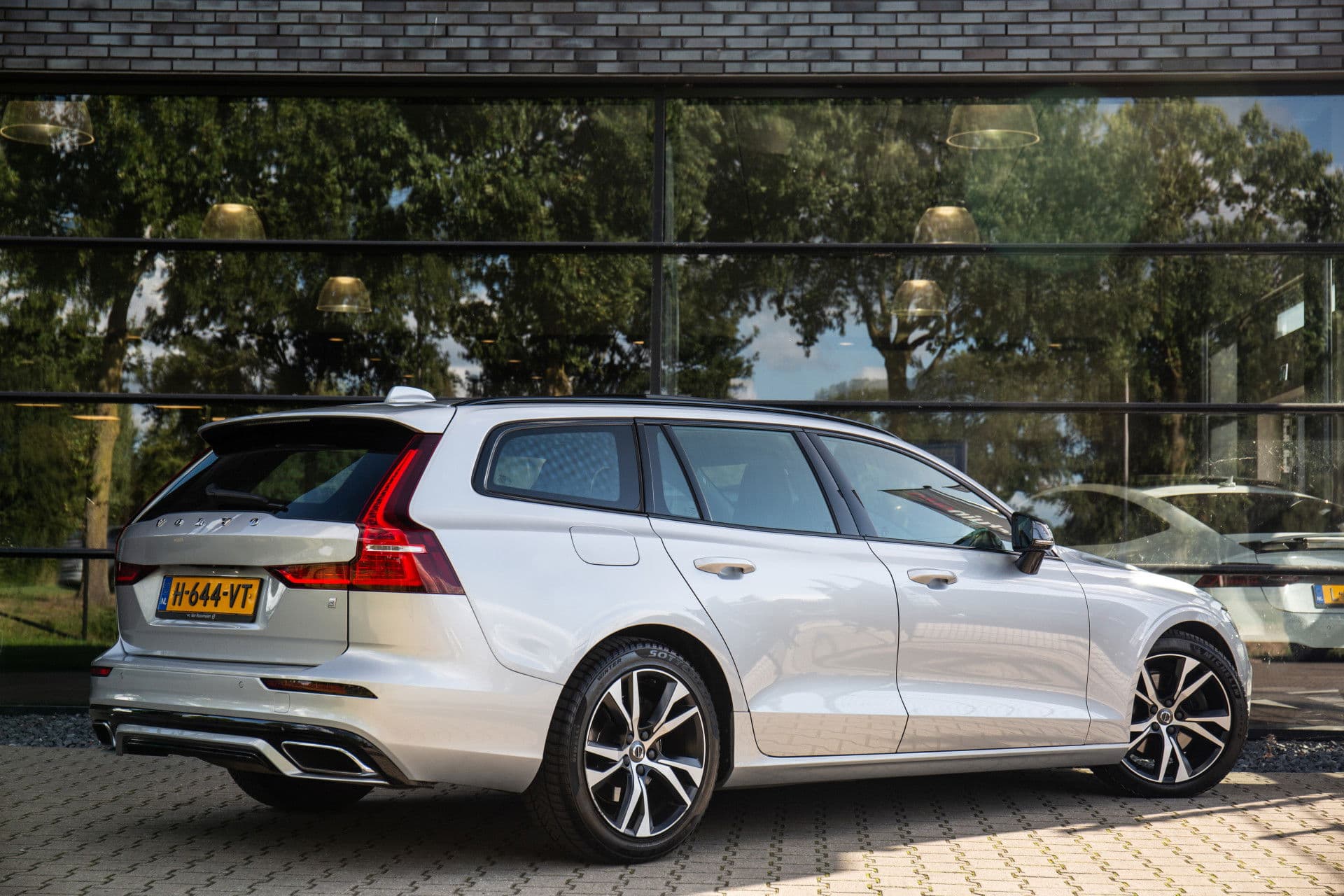 Volvo V60 2.0 T4 R-Design , Panoramadak, Nappaleder, BTW, Memory, Trekhaak thumbnail 3