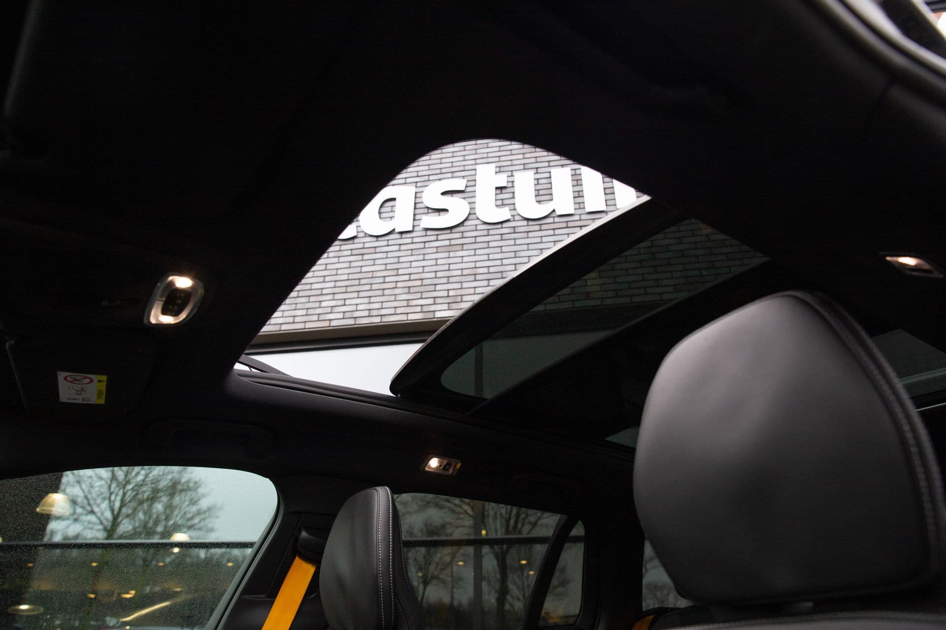 Volvo V60 2.0 T8 AWD Polestar Engineered , NL-Auto, Panoramadak, 360-camera, Harman&Kardon, HUD thumbnail 4