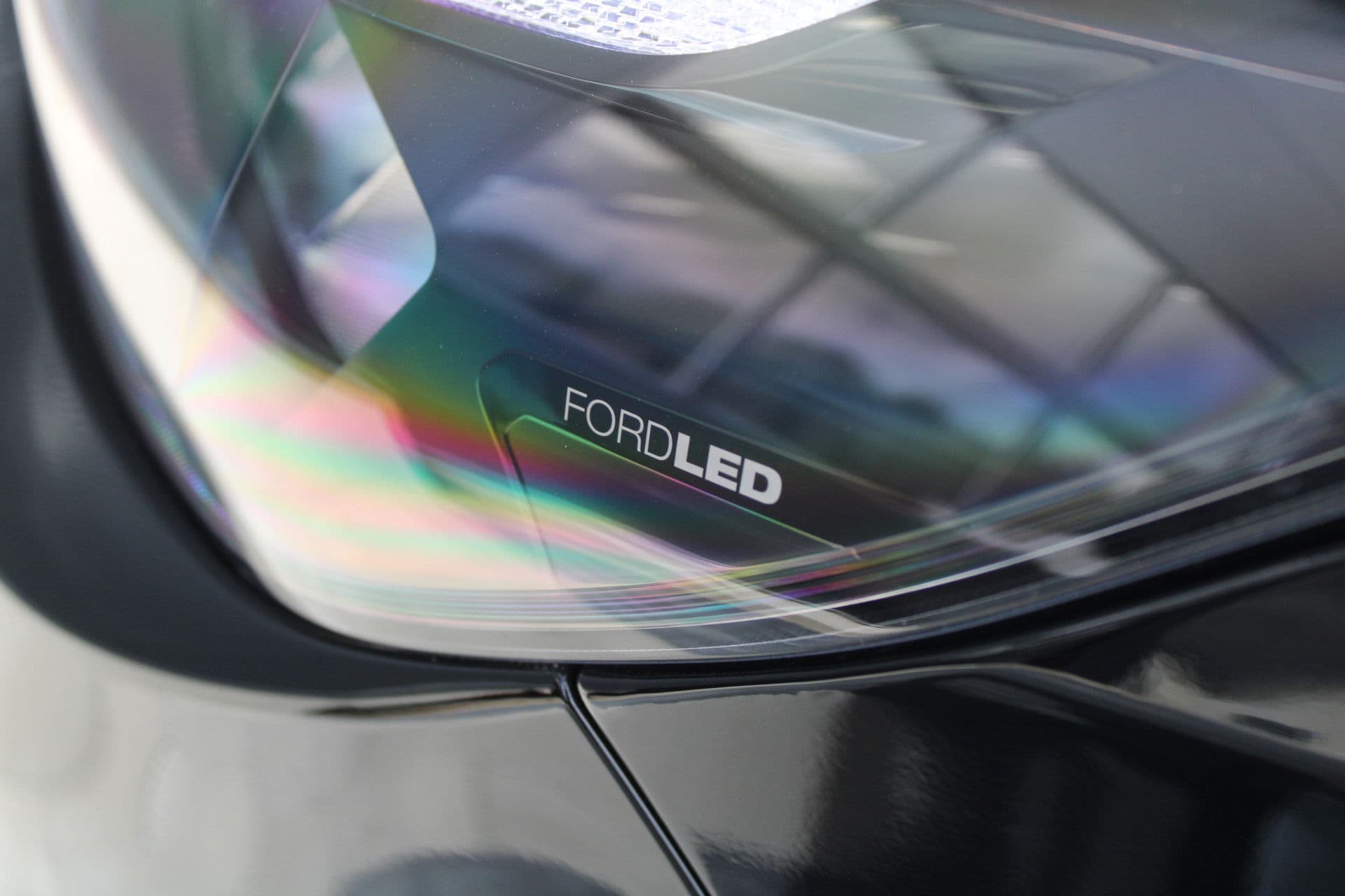 Ford Transit Custom 340 2.5 PHEV L2H1 Limited 232pk - 8 zits - Adaptive Cruise - Blind spot - Navi - Stuurverwarming - Airco achterin - Incl BPM - Rijklaar thumbnail 36