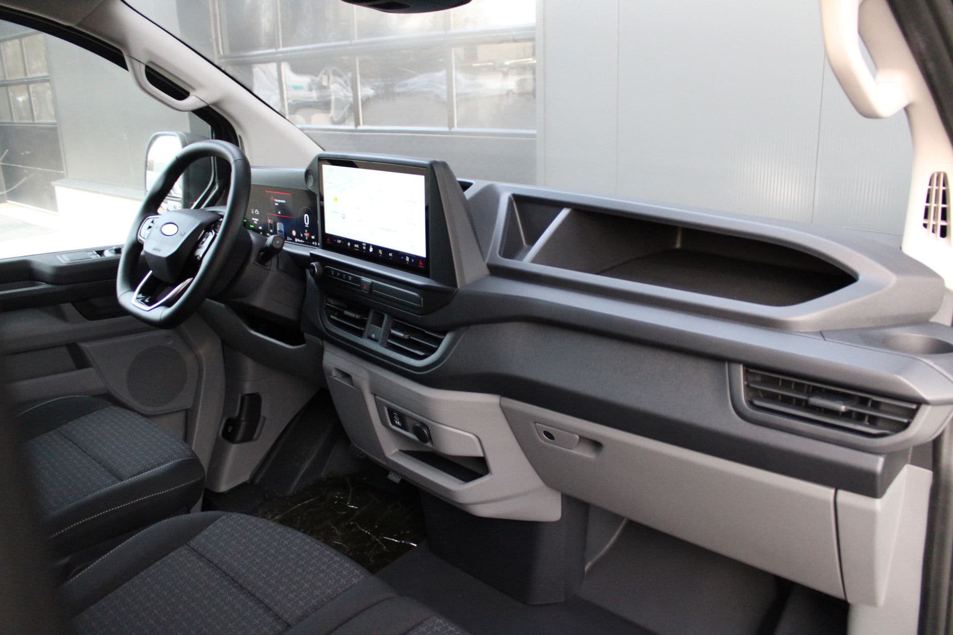 Ford Transit Custom 320 2.5 PHEV L2H1 Trend 232pk - 5 jaar GARANTIE - 2x Schuifdeur - Adaptive Cruise - Blind Spot - Navigatie - Camera - Verwarmd Stuur - Rijklaar thumbnail 40