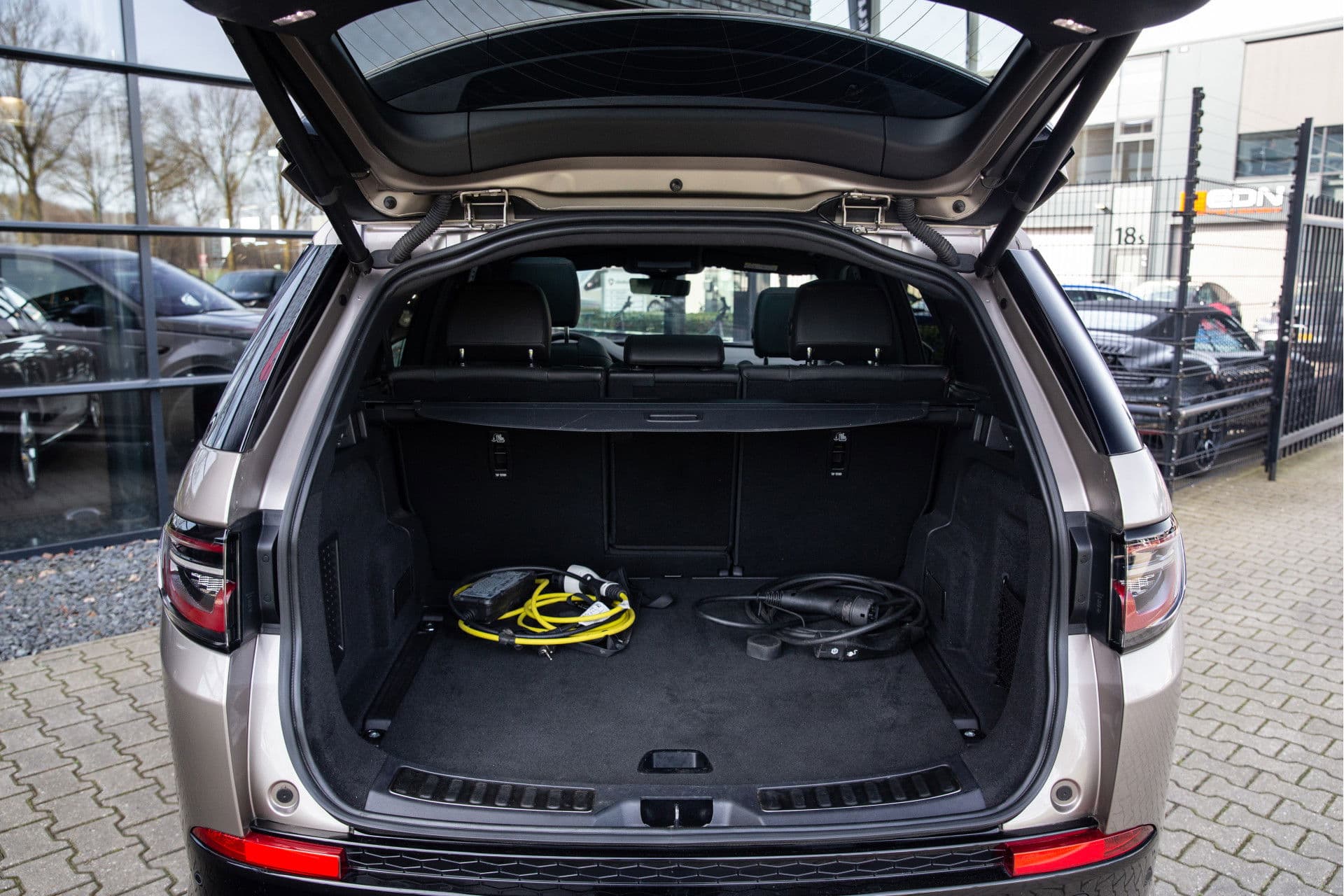 Land Rover Discovery Sport P300e 1.5 R-Dynamic HSE , Panoramadak, Trekhaak, Meridian, thumbnail 26