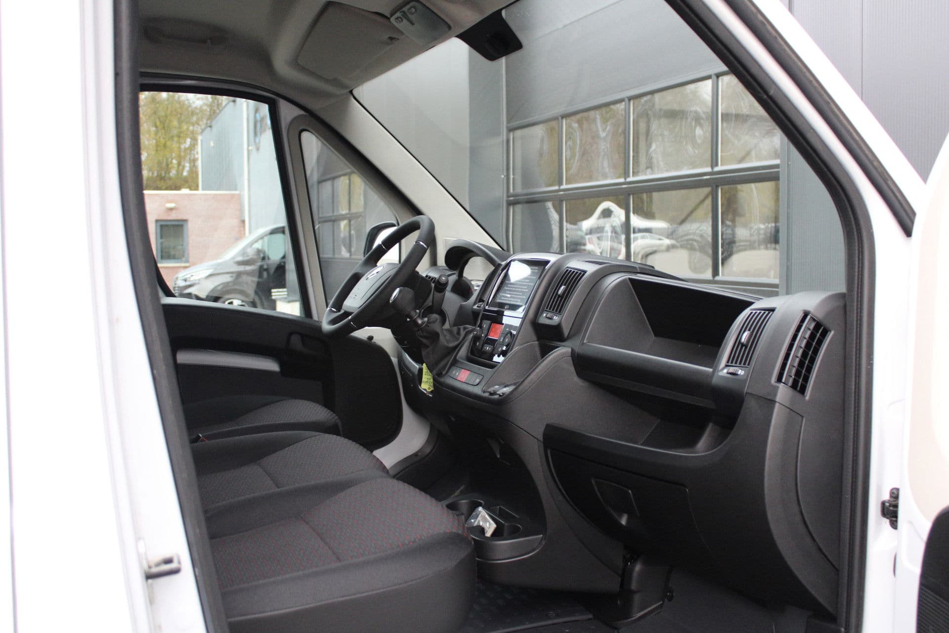 Opel Movano 33 2.2 CDTI 140pk L2H2 - Airco - Camera - Cruise - Blind Spot - 270 deuren - Rijklaar thumbnail 17