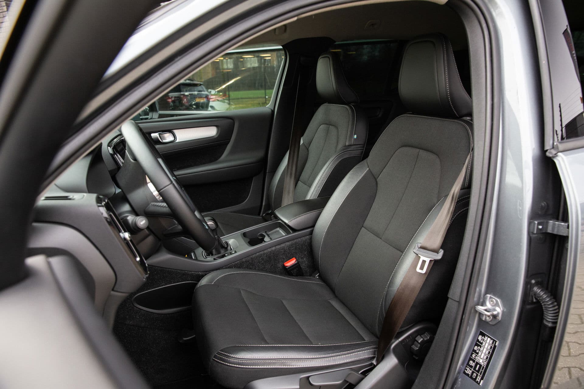 Volvo XC40 1.5 T3 Momentum , Achteruitrijcamera, Cruise control, Navigatie, thumbnail 3