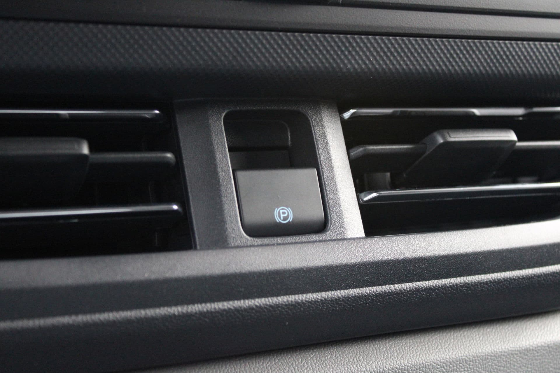 Ford E-Transit Custom 340 L2H1 Limited 65 kWh 218pk - 2x Schuif - LED - 360 Camera - B&O - ACC - Navi - Stoel/Stuurverwarming - Rijklaar thumbnail 38