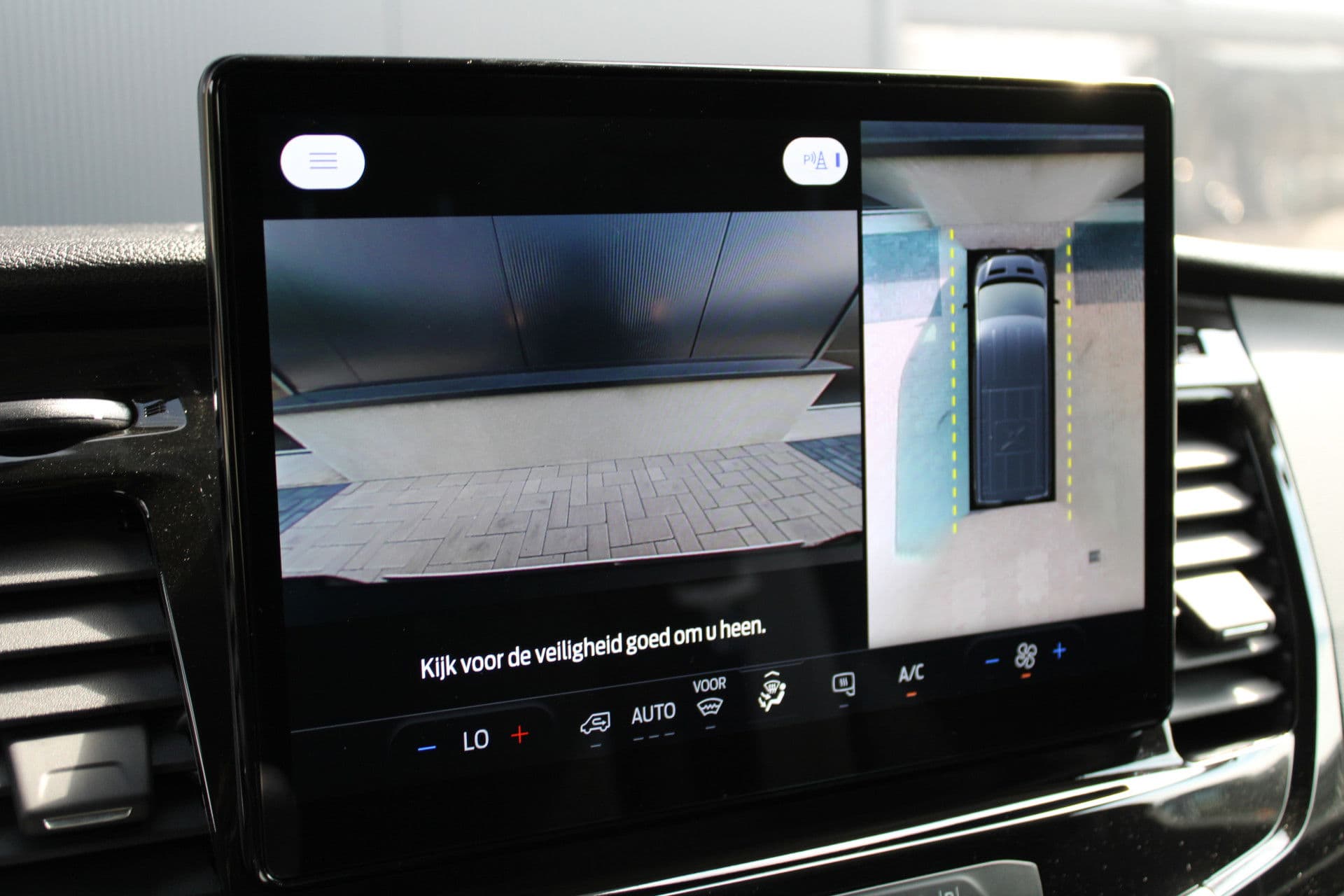 Ford Transit 350 2.0 TDCI L3H2 Trend 130pk Trend - Carplay - Android - 360 Camera - Climate - Cruise - Parkeersensoren - Rijklaar thumbnail 24