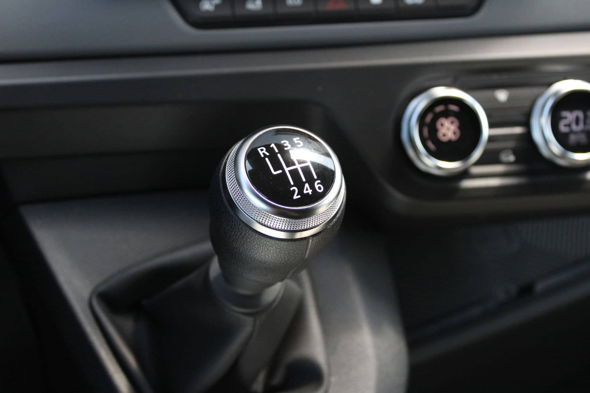 Renault Master T35 2.0 dCi 170pk L2H2 Extra - 2x Schuifdeur - Navigatie - Blind Spot - Camera - Stoelverwarming - Verwarmde voorruit - Rijklaar thumbnail 31