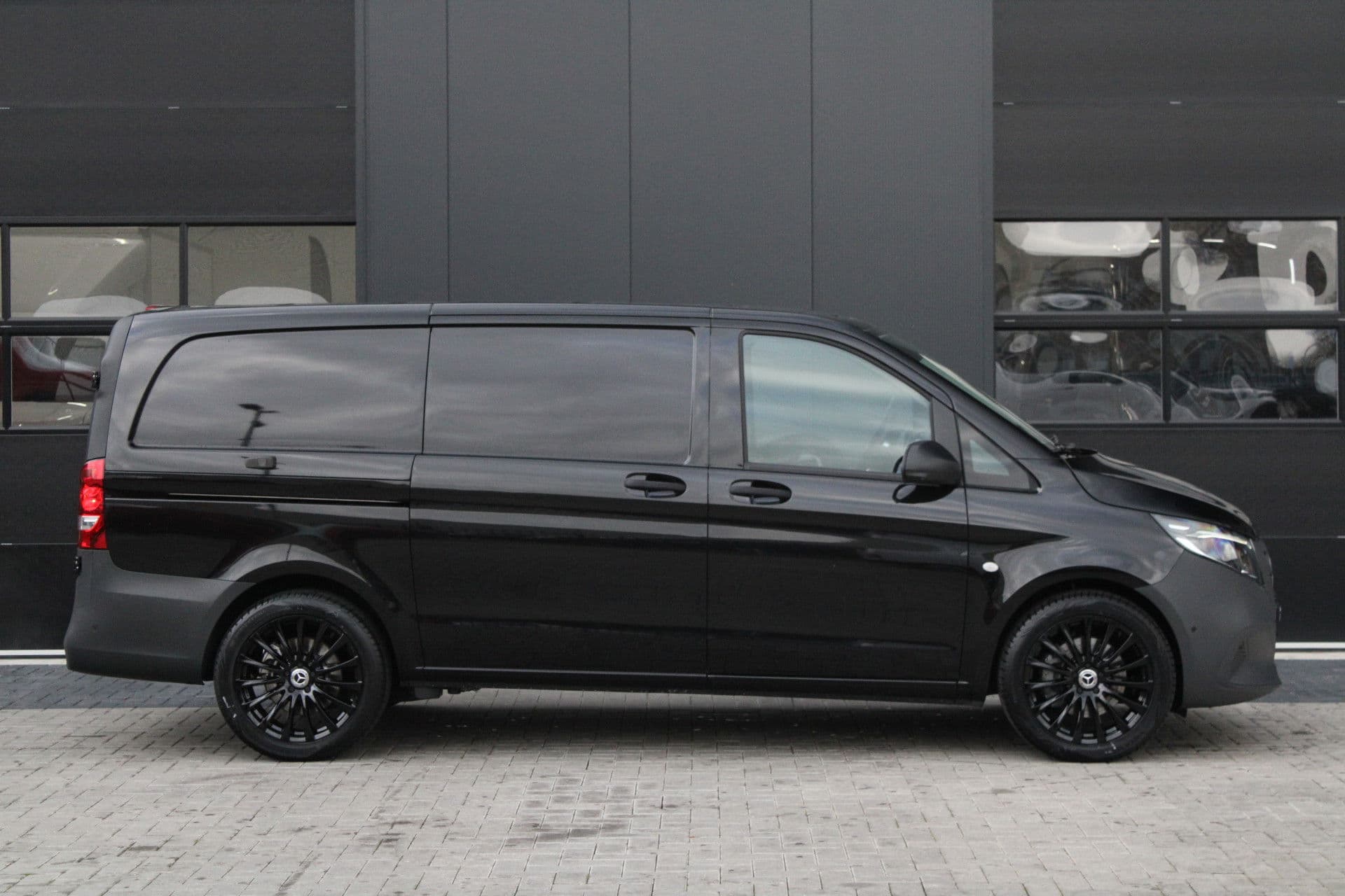 Mercedes-Benz Vito 114CDI L2 Pro - Distronic - 360 camera - Multibeam LED - Stoel&Stuurverwarming - Trekhaak 2500kg - Navigatie - Rijklaar thumbnail 4