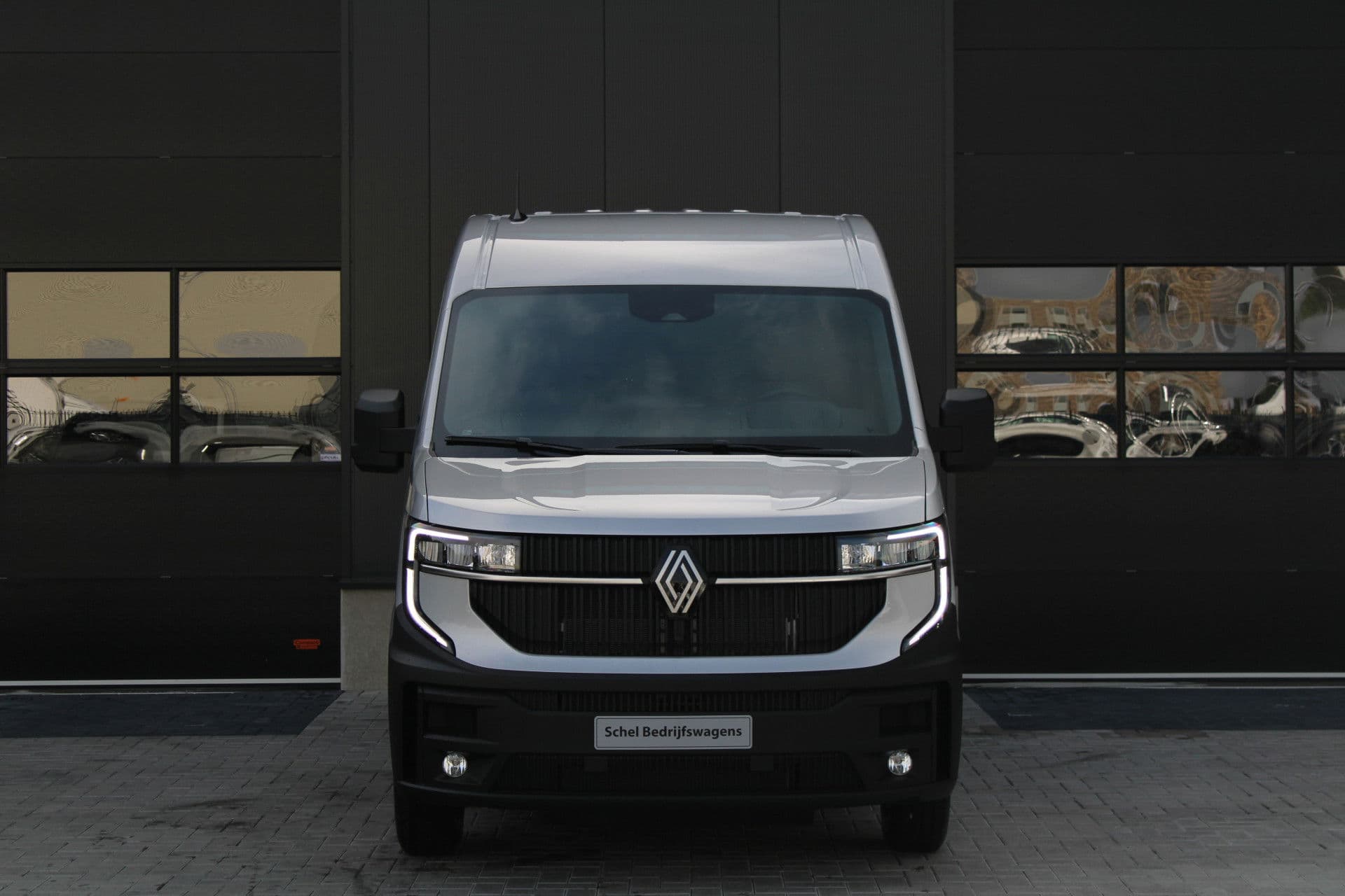 Renault Master T35 2.0 dCi 170pk L2H2 Extra - 2x Schuifdeur - Navigatie - Blind Spot - Camera - Stoelverwarming - Verwarmde voorruit - Rijklaar thumbnail 2