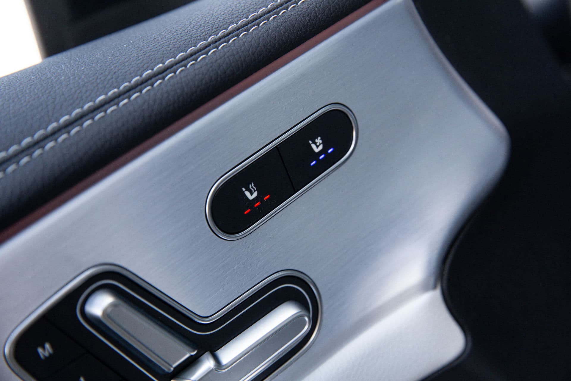 Mercedes-Benz CLA-Klasse 200 Premium Plus AMG , Panoramadak, Burmester, Head-up display, Vol! thumbnail 28