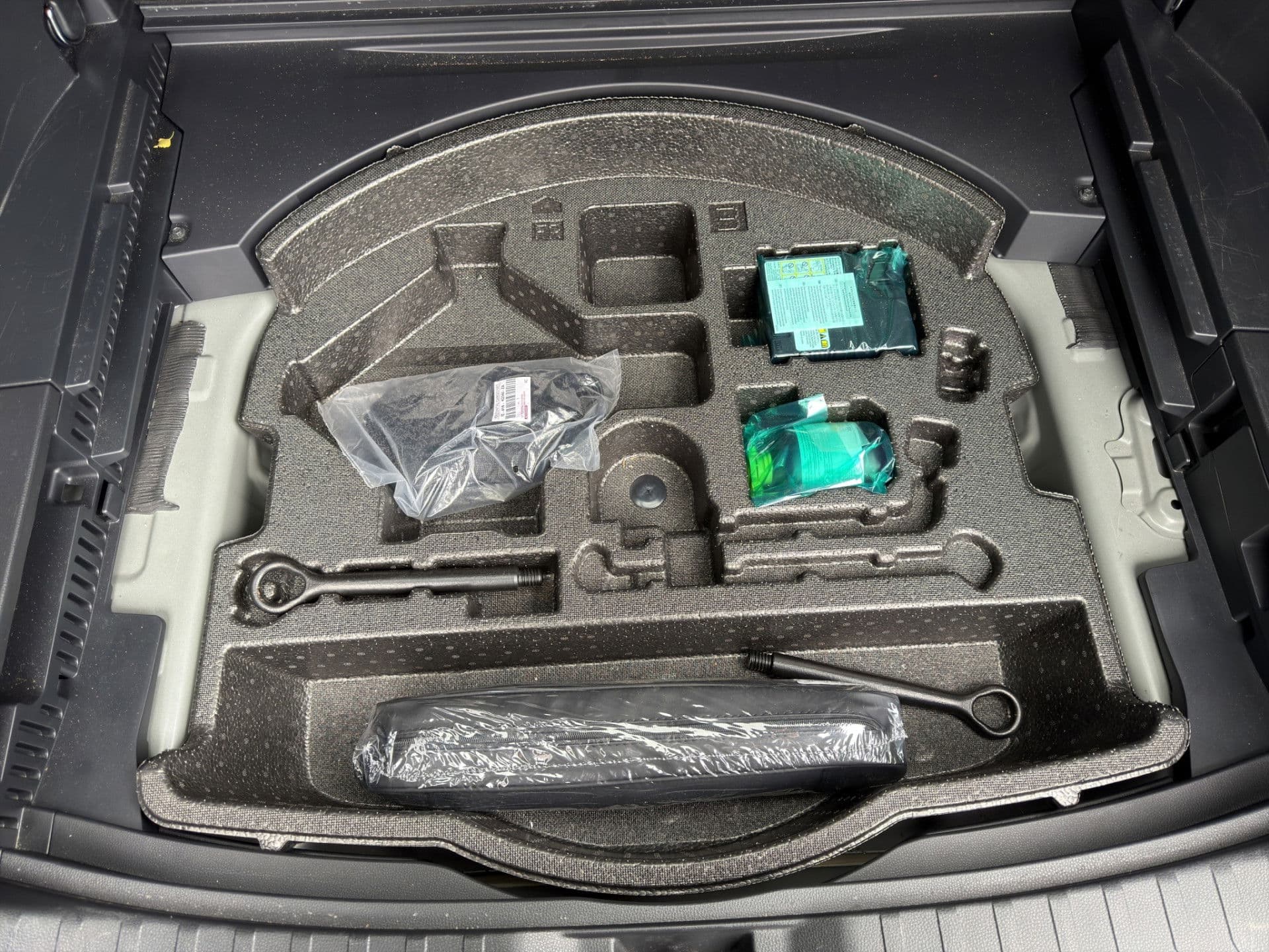 Toyota RAV4 2.5 Hybrid Style Two-tone | Half leder | JBL | Stuur verw. | Carplay thumbnail 20