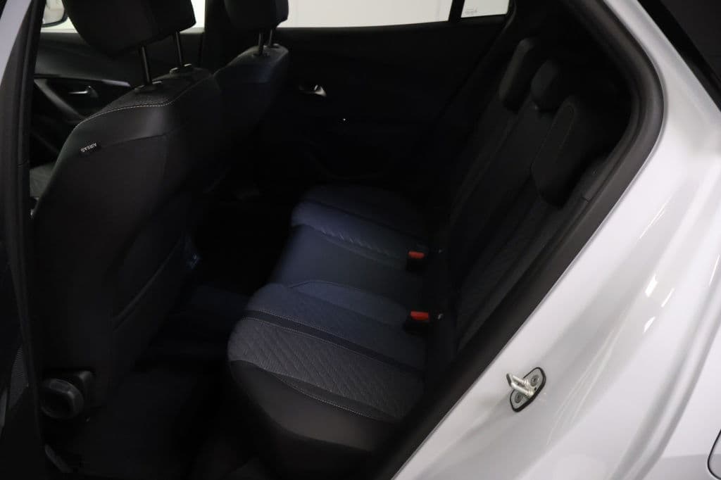 Peugeot 2008 1.2 Hybride 145 Allure | 360 Camera | Luxe thumbnail 12
