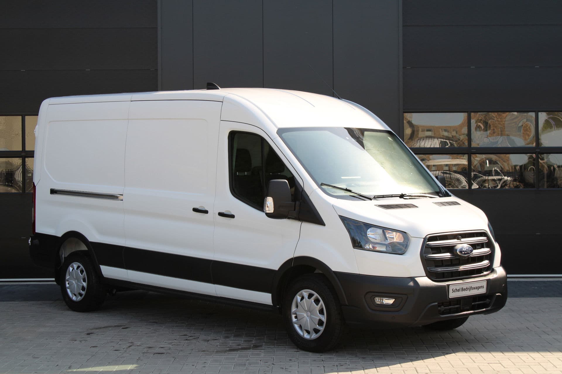 Ford Transit 350 2.0 TDCI L3H2 Trend 130pk Trend - Navigatie - Blind Spot - Adaptive cruise - Camera - 270gr deuren - Trekhaak - Rijklaar thumbnail 25