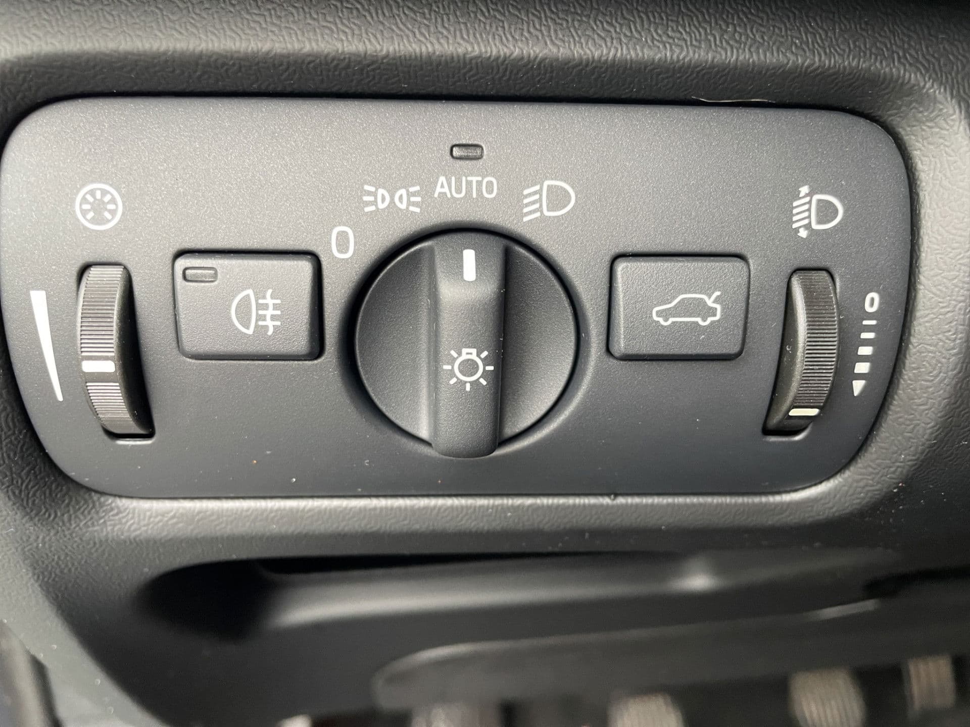 Volvo V40 1.6 T3 Kinetic Camera | Cruise | Climate | Trekhaak thumbnail 19