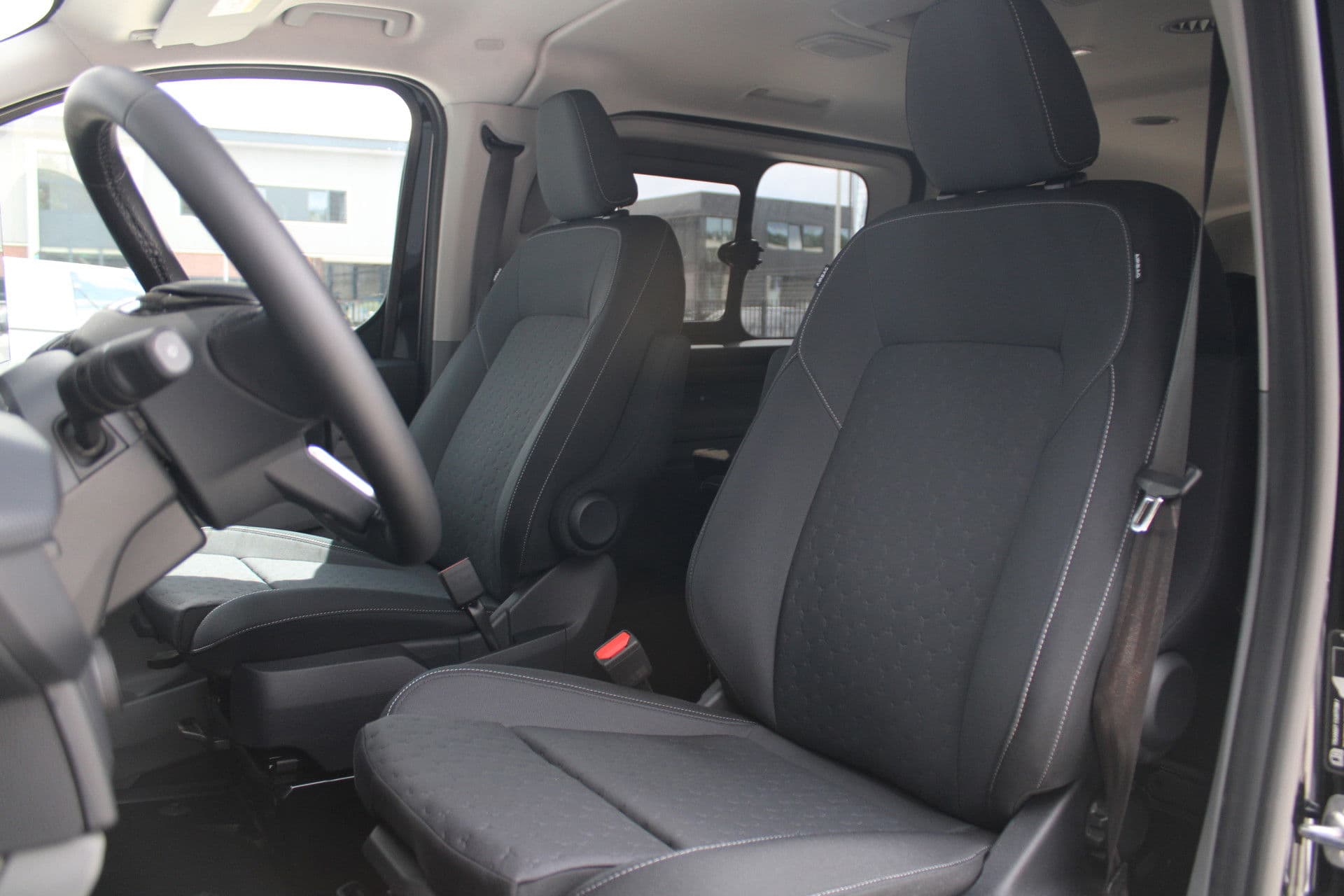 Ford Transit Custom 340 2.5 PHEV L2H1 Limited 232pk - 8 zits - Adaptive Cruise - Blind spot - Navi - Stuurverwarming - Airco achterin - Incl BPM - Rijklaar thumbnail 7