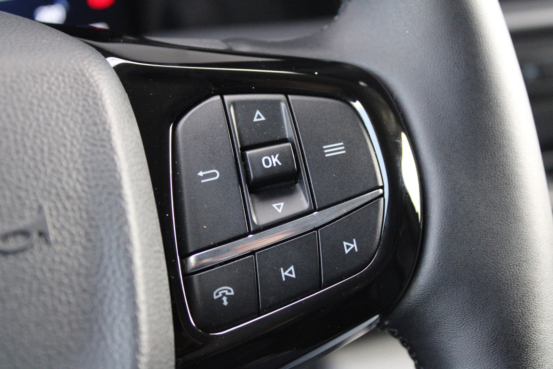 Ford Transit Custom 320 2.0 TDCI L2H1 Limited 150pk - Adaptive Cruise - Verwarmd stuur - Blind spot - Navigatie - Camera - Draadloos laden - Rijklaar thumbnail 26