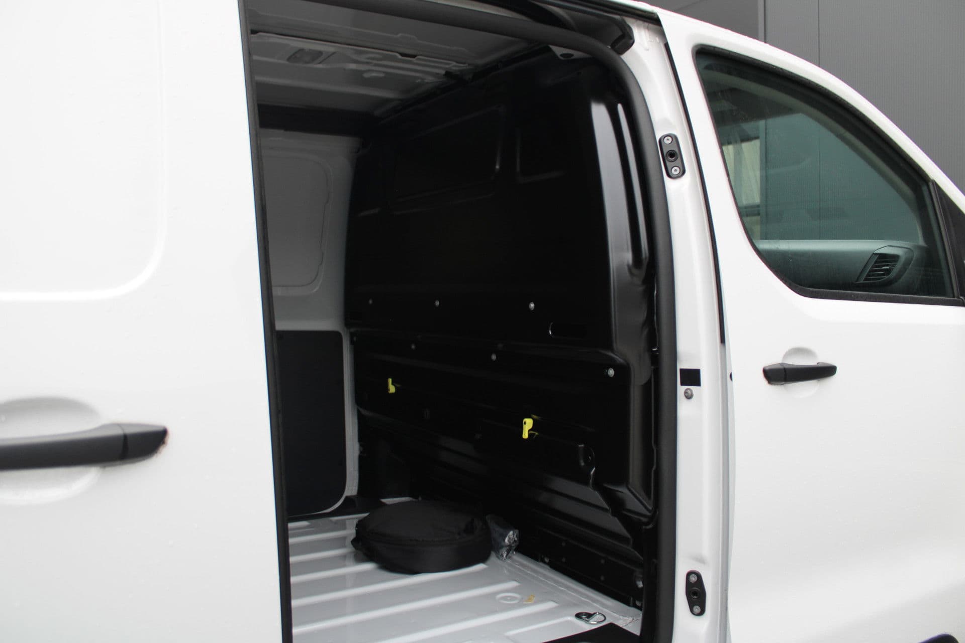 Citroën Ë-Jumpy L2 136 75 kWh 136pk - Cruise - Airco - PDC - Bluetooth - DAB - Rijklaar thumbnail 13