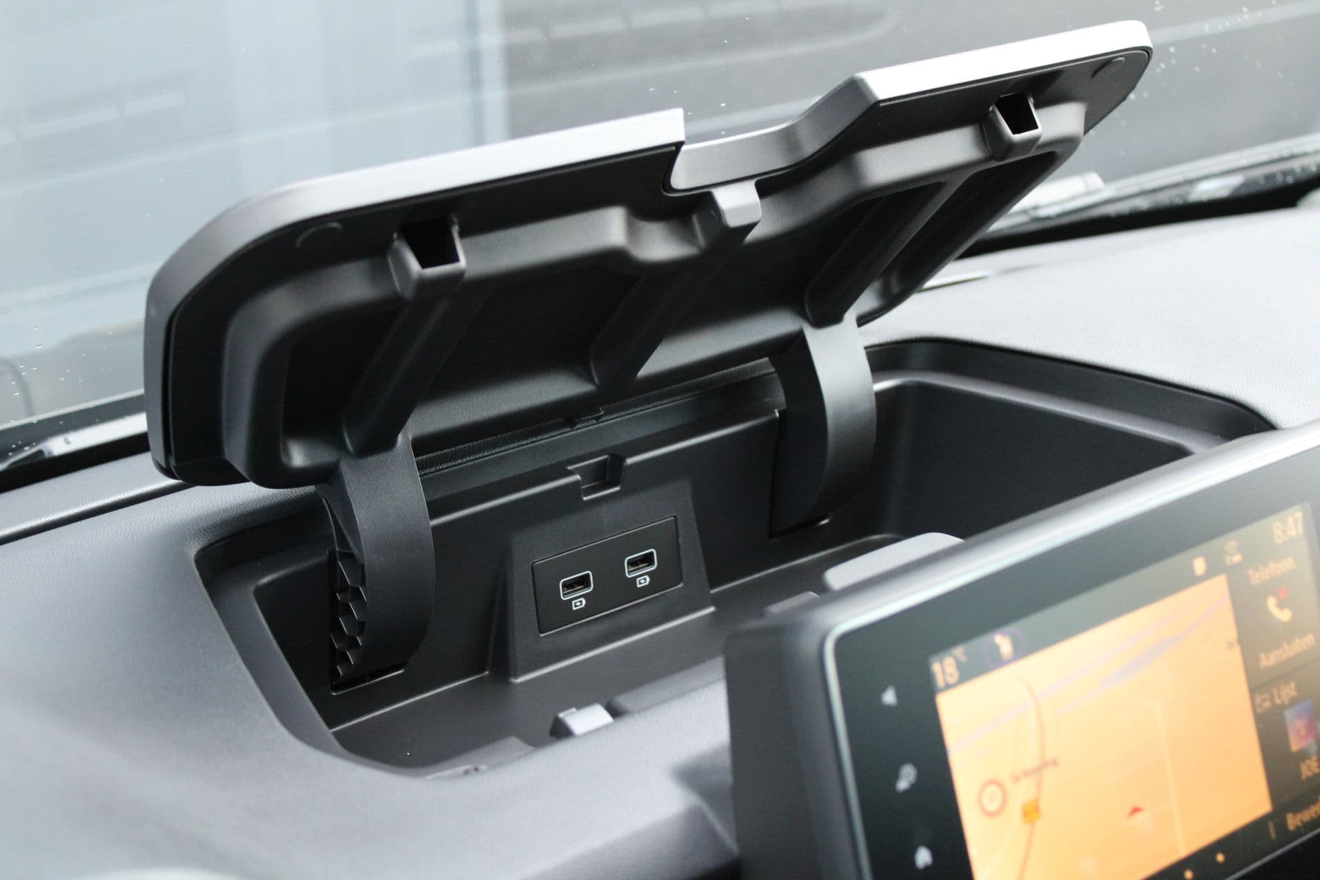 Renault Trafic 2.0 Blue dCi 170pk T29 L2H1 Extra DC - 2x Schuifdeur - Carplay - LED - Blind Spot - Navigatie - Camera - Trekhaak - Stoelverwarming - Rijklaar thumbnail 36